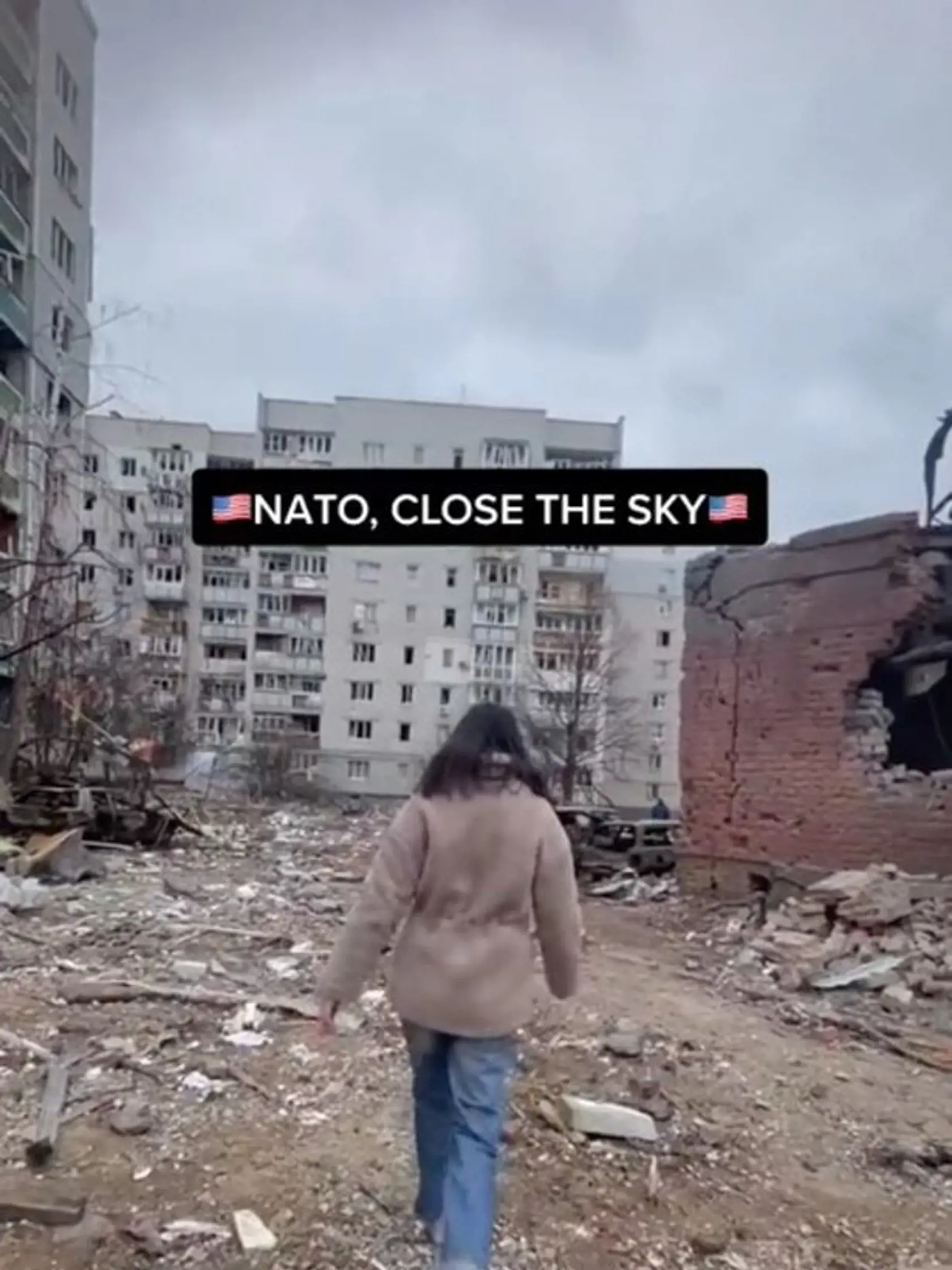 Valeria s rodinou však zo svojej vlasti neušla a posledné dni žije v podzemnom protibombovom kryte v meste  Chernihiv, ktoré sa po bombardovaní zmenilo na nepoznanie. Na svojom účte na sociálnej sieti Tiktok sa rozhodla svetu ukázať, ako vyzerá jej bežný deň a život v podzemí, kde sa ukrýva spolu so svojou rodinou.