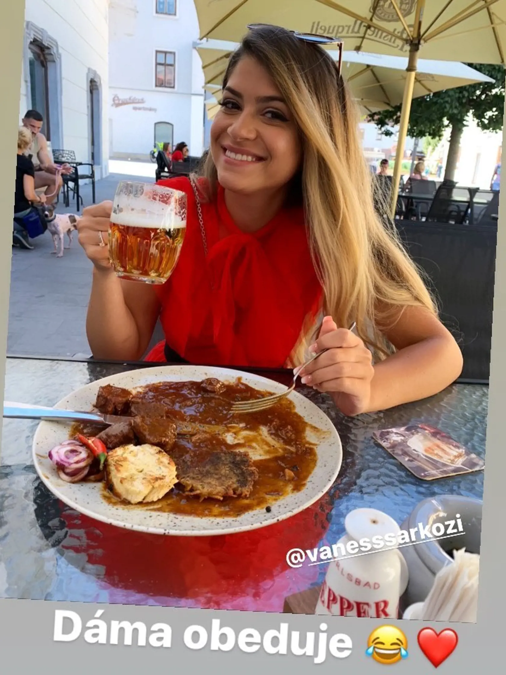 Zaľúbenci David Virág a Vanessa Šarköziová, chcú svoj život spojiť aj po hudobnej stránke. David zatiaľ vystupuje ako sólový spevák, jeho debutový singel MAYBE sa stal hitom leta.
