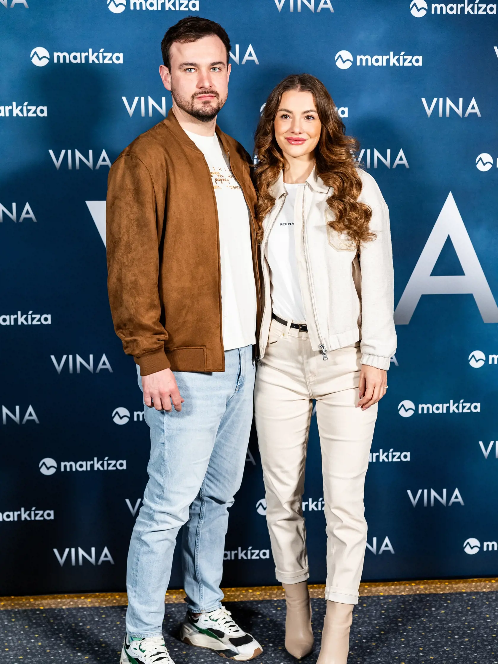 Premiéra seriálu “VINA” v Bratislave. Na snímke Miroslava Hrivňáková s priateľom. 