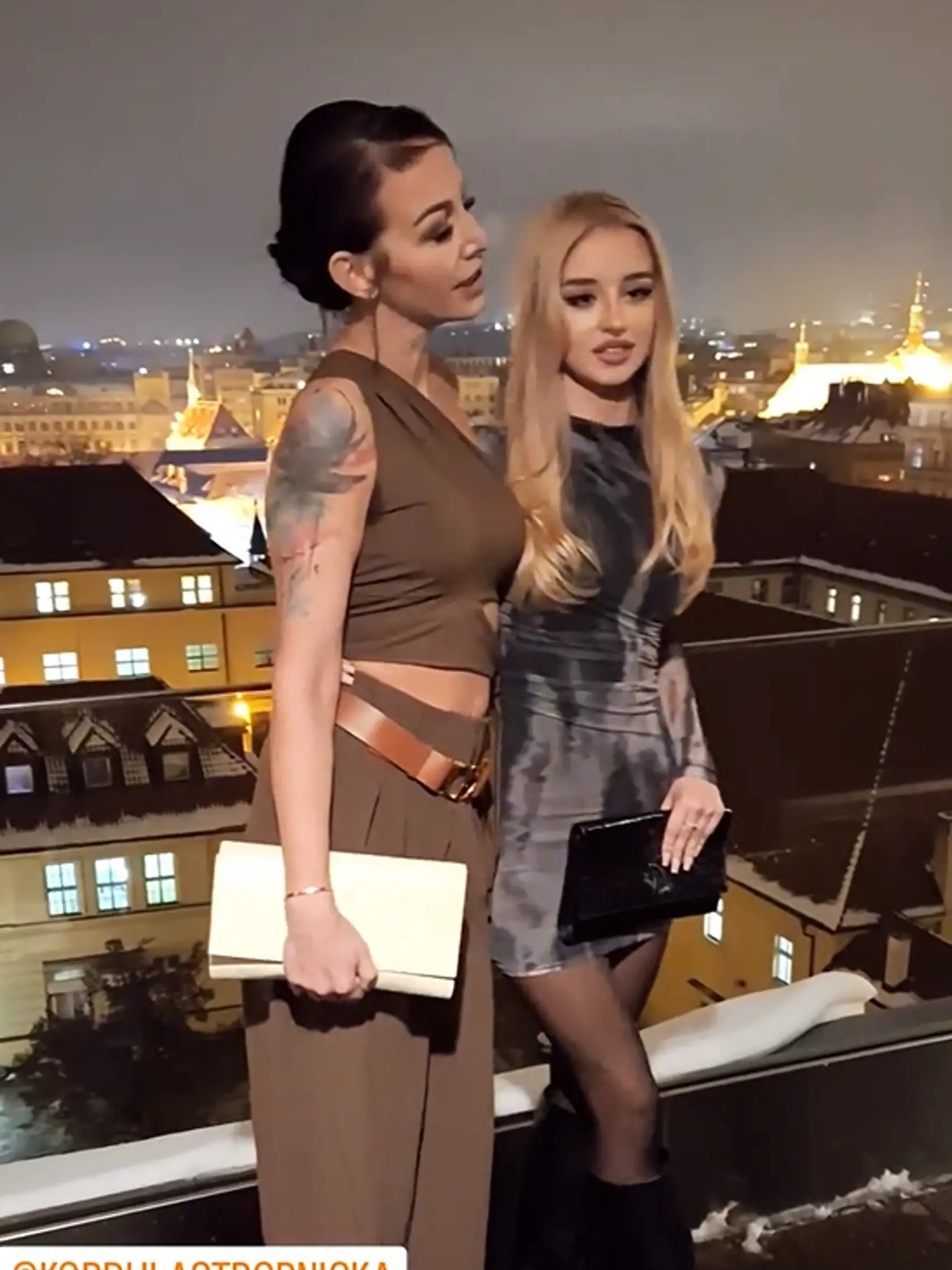 Kordula a Agáta spolu na párty.