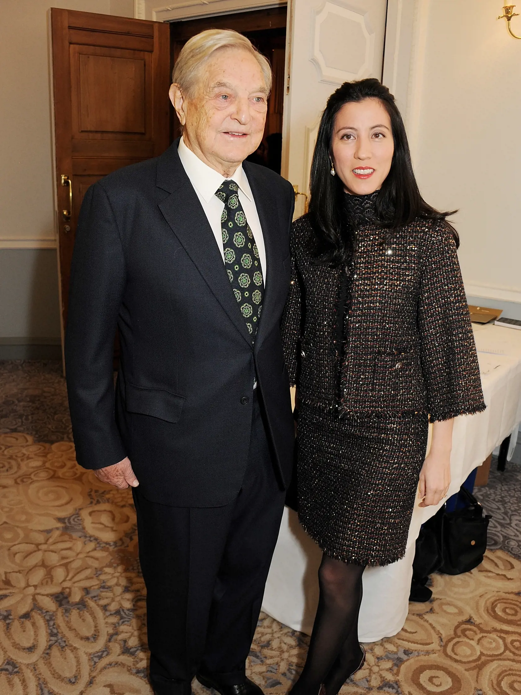 George Soros s krásnou manželkou.