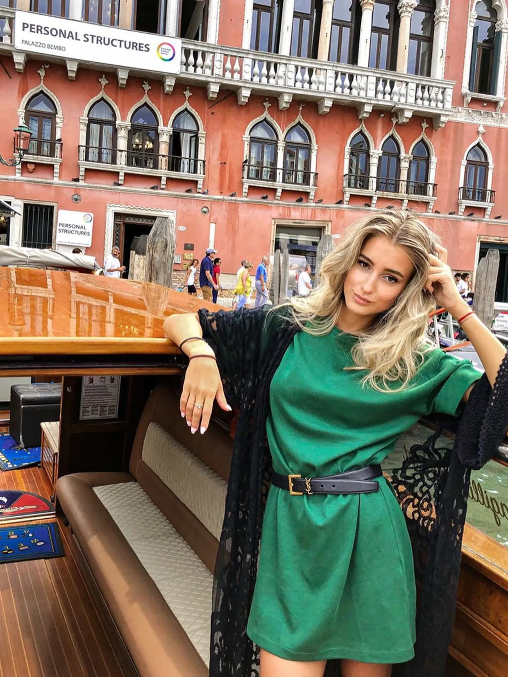 Nová miss Leona Novoberdaliu.