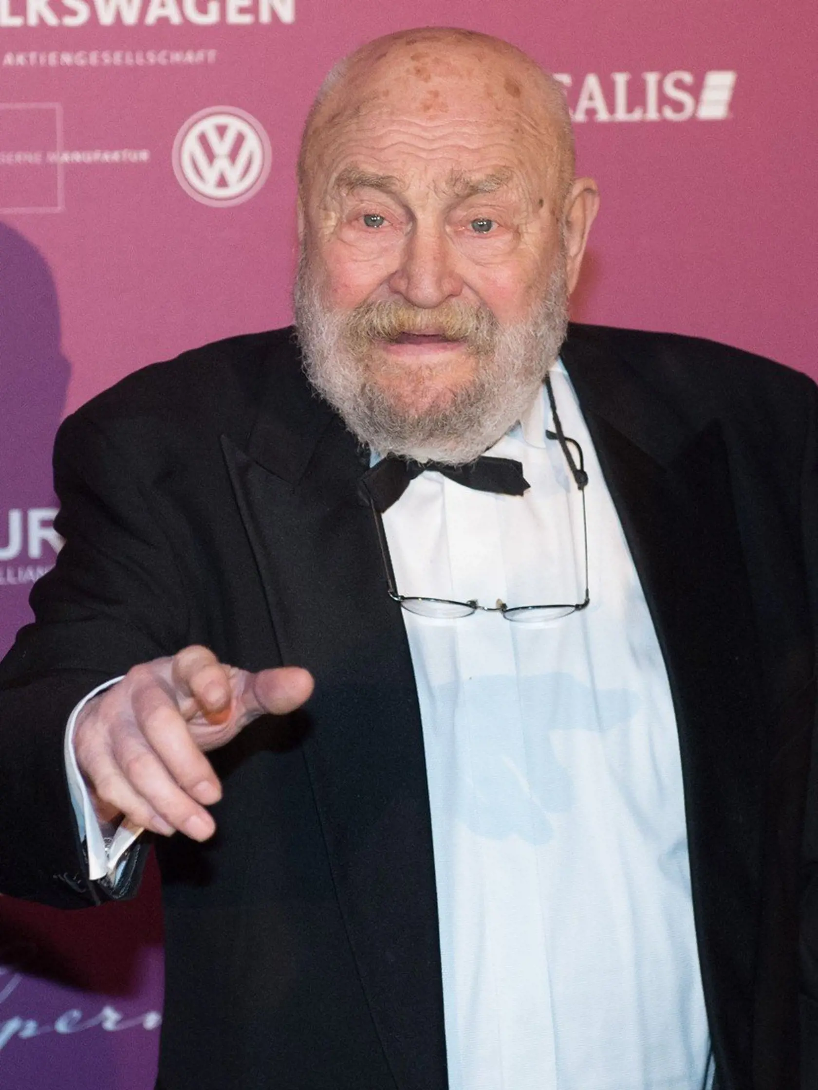Rolf Hoppe († 87), ktorý sa preslávil nielen v Popoluške, ale aj v oscarovom filme Mefisto.