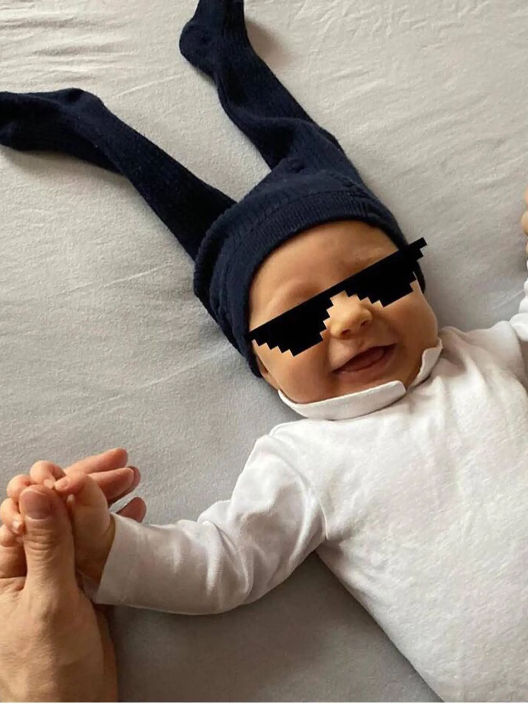 Sajfa ukázal svoju milovanú dcérku Sárku. A aj s pančuškami na hlave.