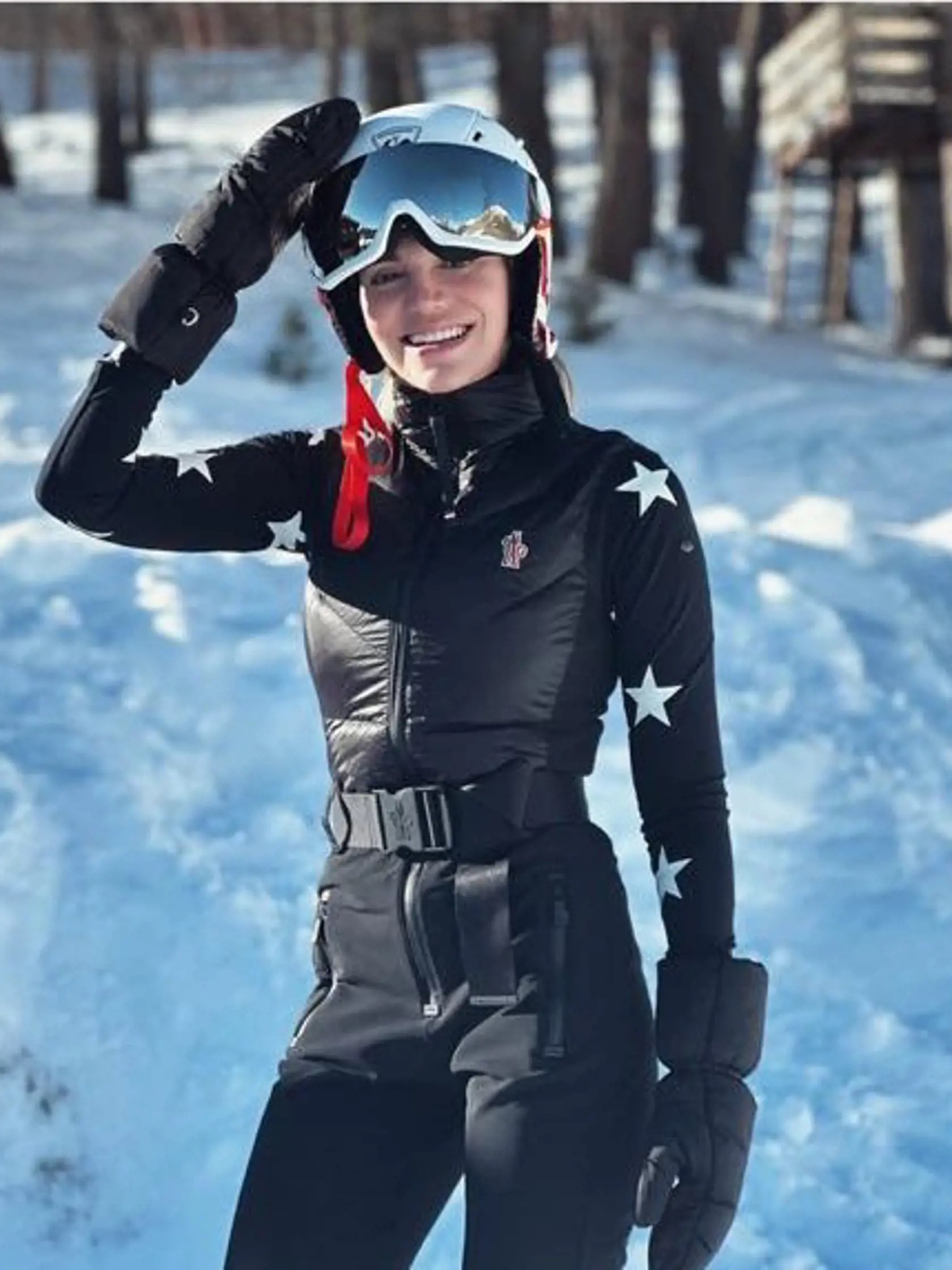 Speváčka Dara Rolins si užila lyžovačku v Taliansku. Ohákla sa do overalu luxusnej značky Moncler, ktoré majú v priemere cenovku okolo 1500€.