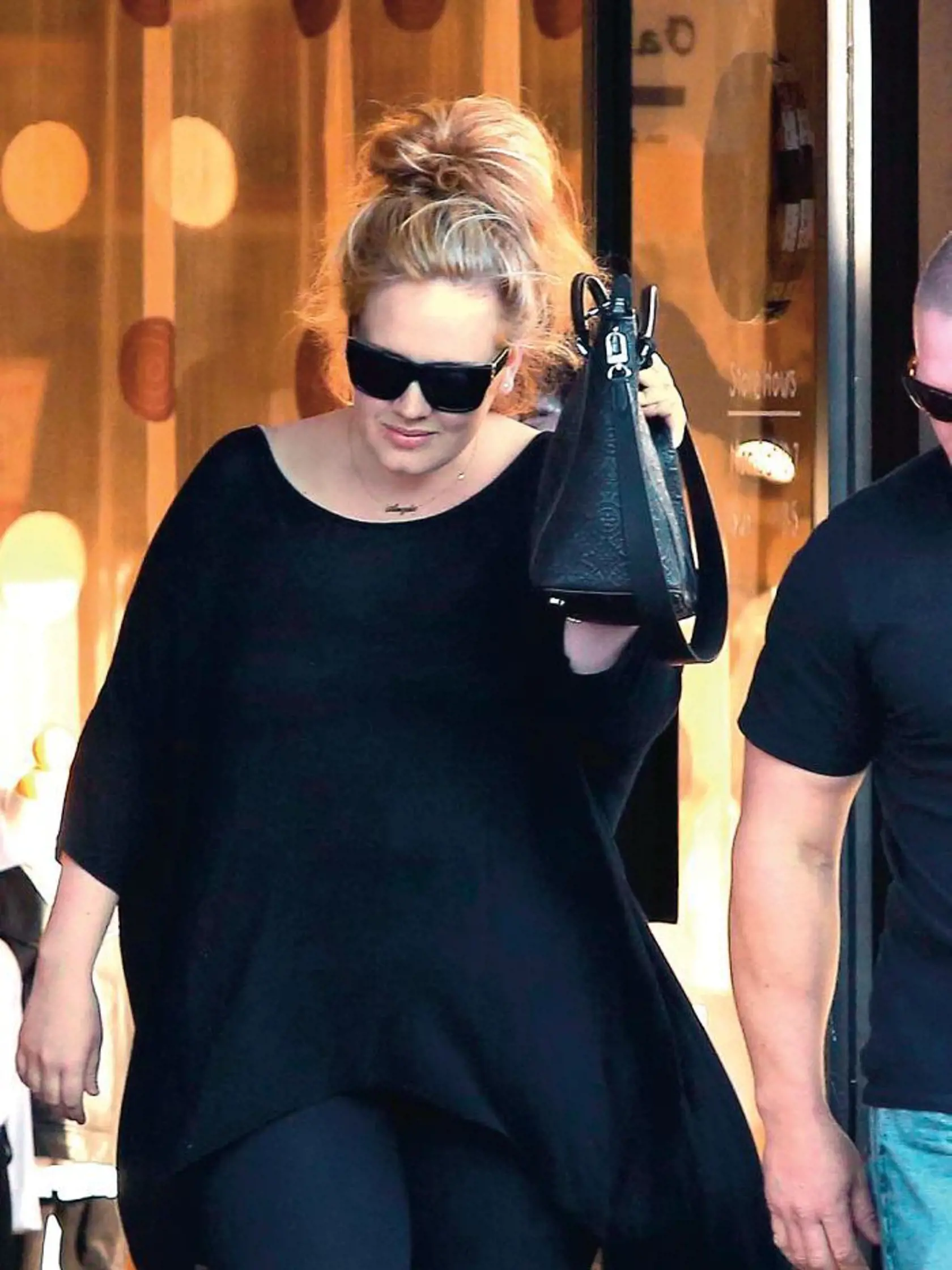 Adele si najala ochranku, aby sa k nej otec nepriblížil.