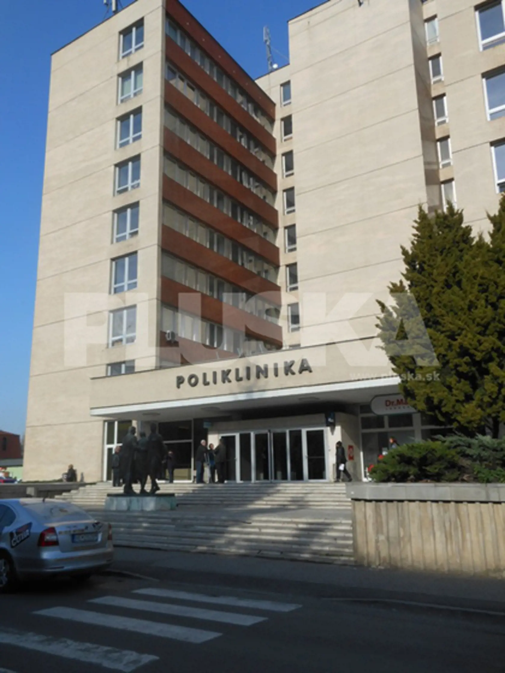 Tragédia vo výťahu sa stala v tejto humenskej poliklinike.
