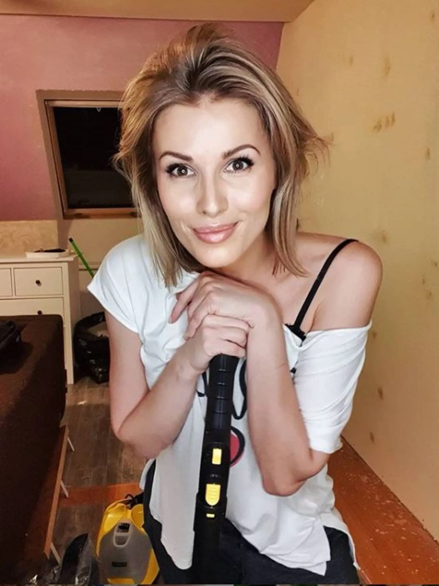 Miriam Kalisová si prerába byt.