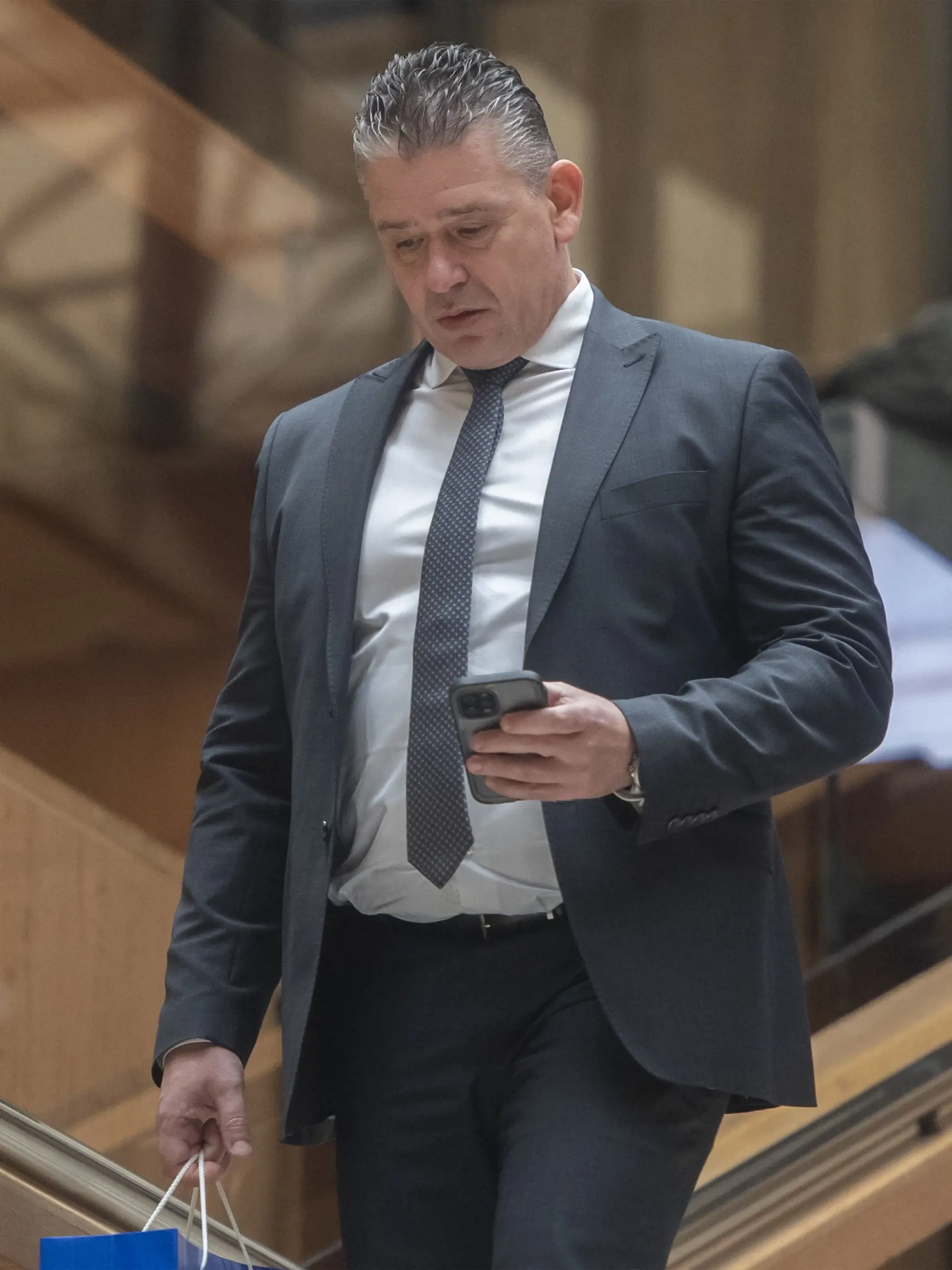 Na snímke minister vnútra SR Roman Mikulec (OĽANO) odchádza zo 128. schôdze vlády SR 15. decembra 2022 v Bratislave.