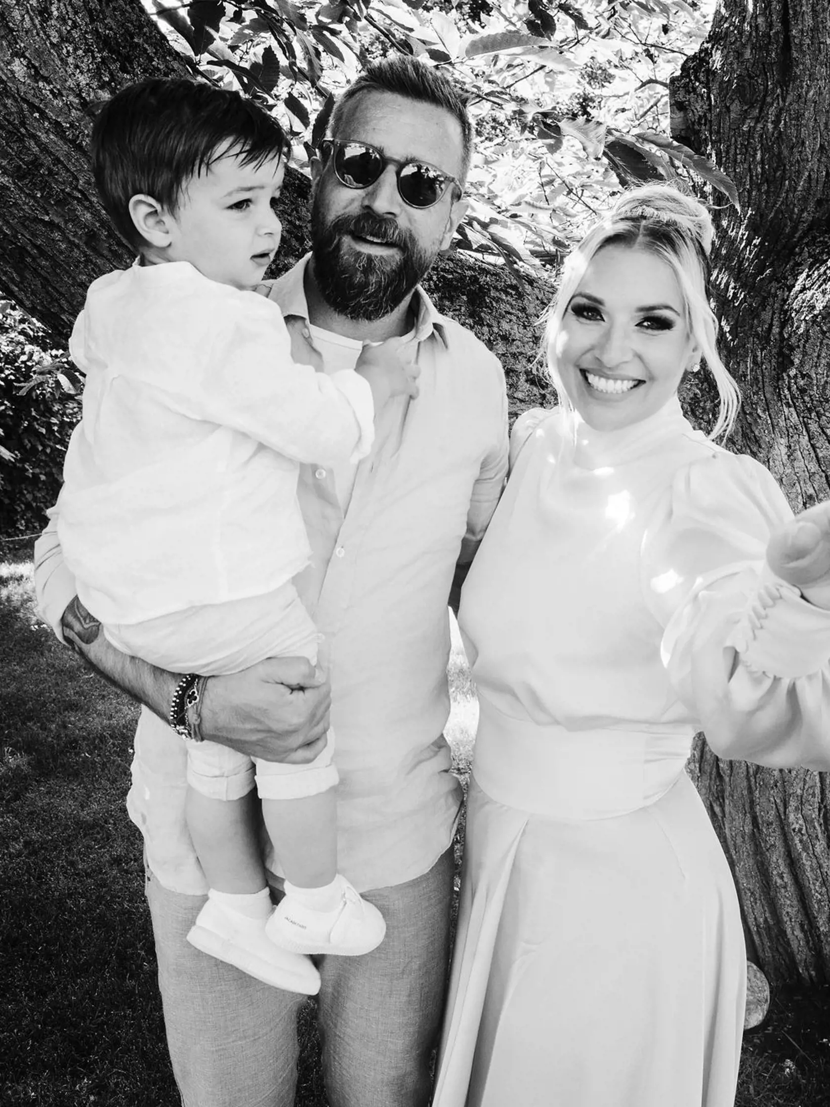 Dominika Cibulková s manželom Michalom Navarom oslavovali Jakubkove druhé narodeniny. Dominika žiarila šťastím a v rafinovaných šatách jej to veľmi pristalo.