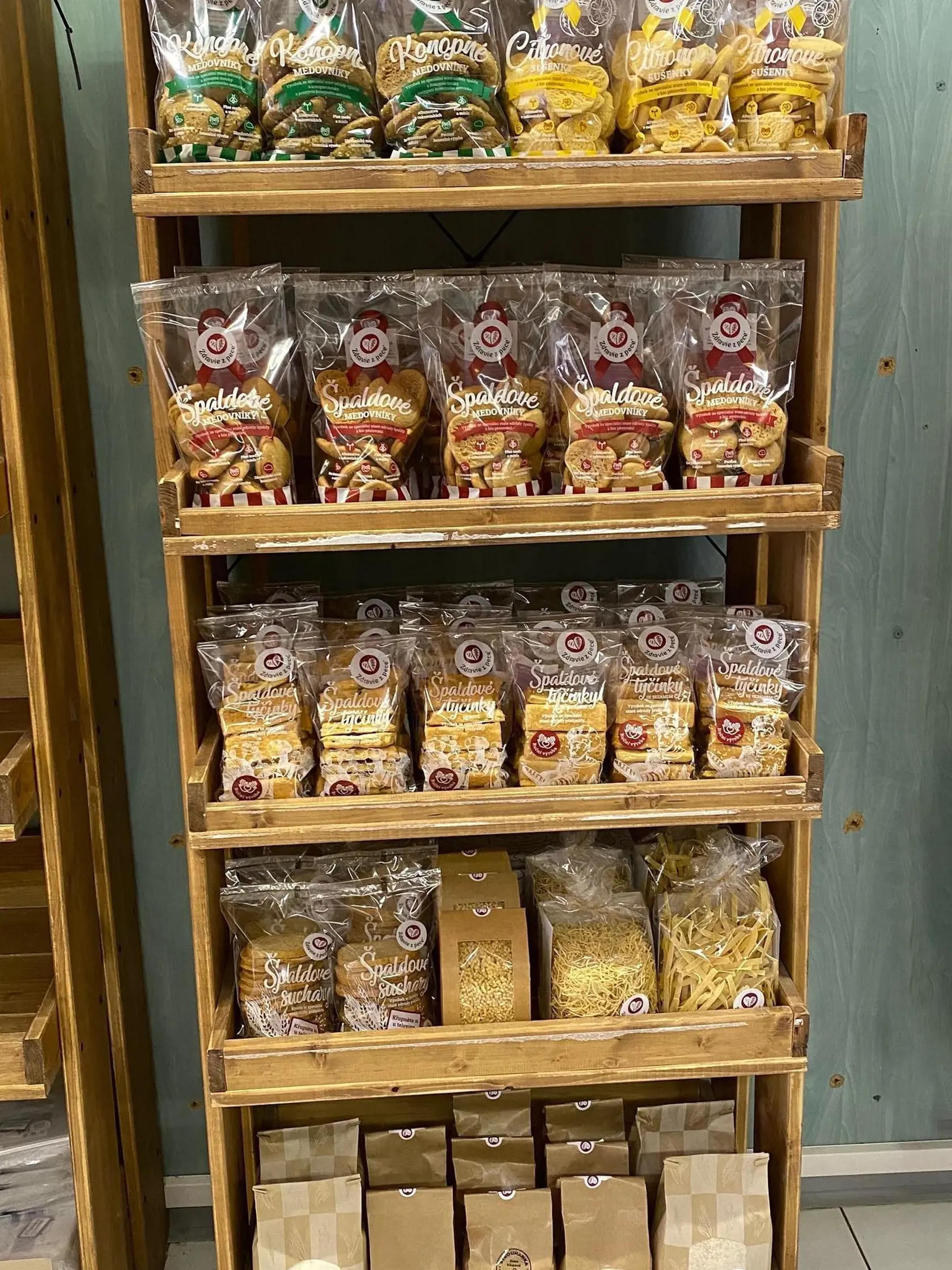 Všetky produkty boli vyrobené z vlastnej múky, ktorú spoločnosť pestovala v bio pôde zo starej odrody špaldy v Taliansku a Chorvátsku.