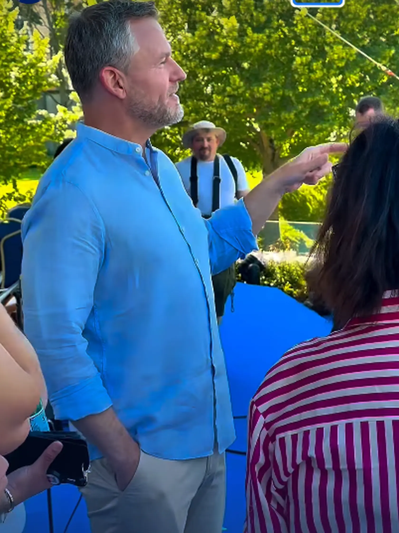 Prezident Peter Pellegrini sa ukázal aj v letnom uvoľnenejšom outfite. 