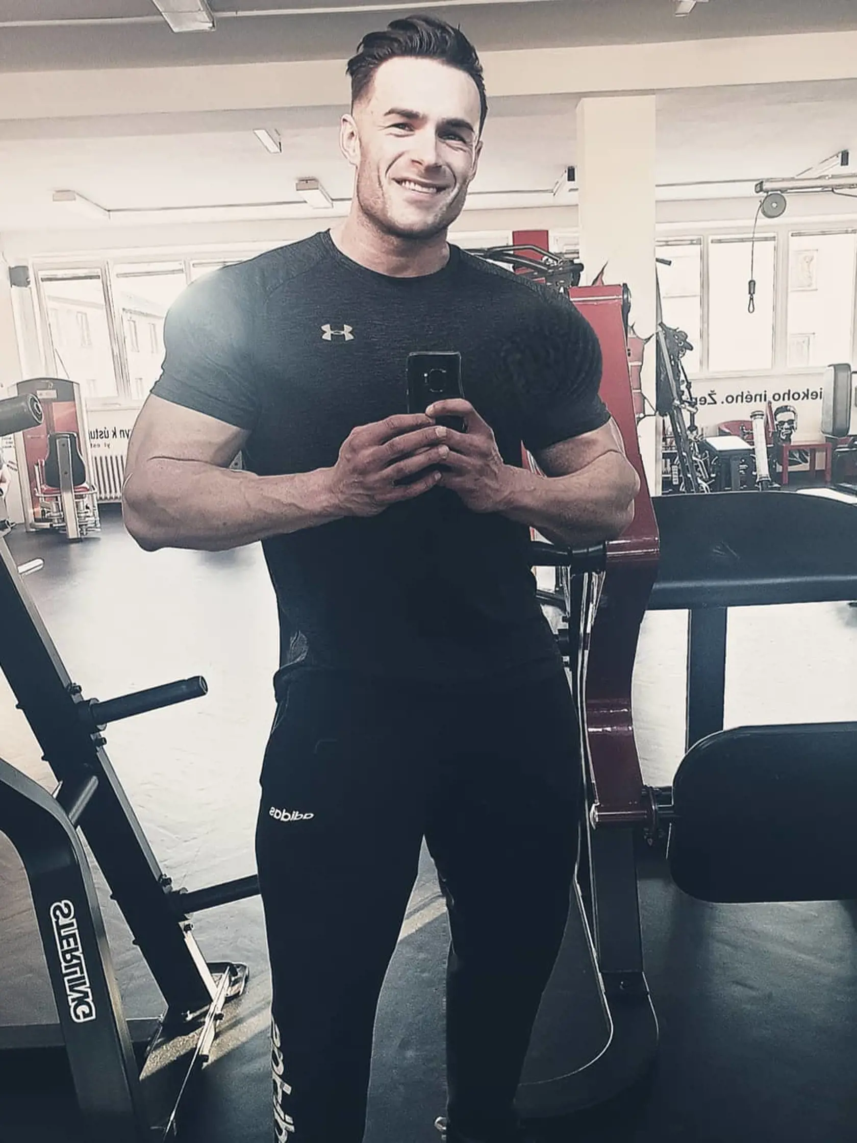 Jakub je vysoký takmer 2 metre.