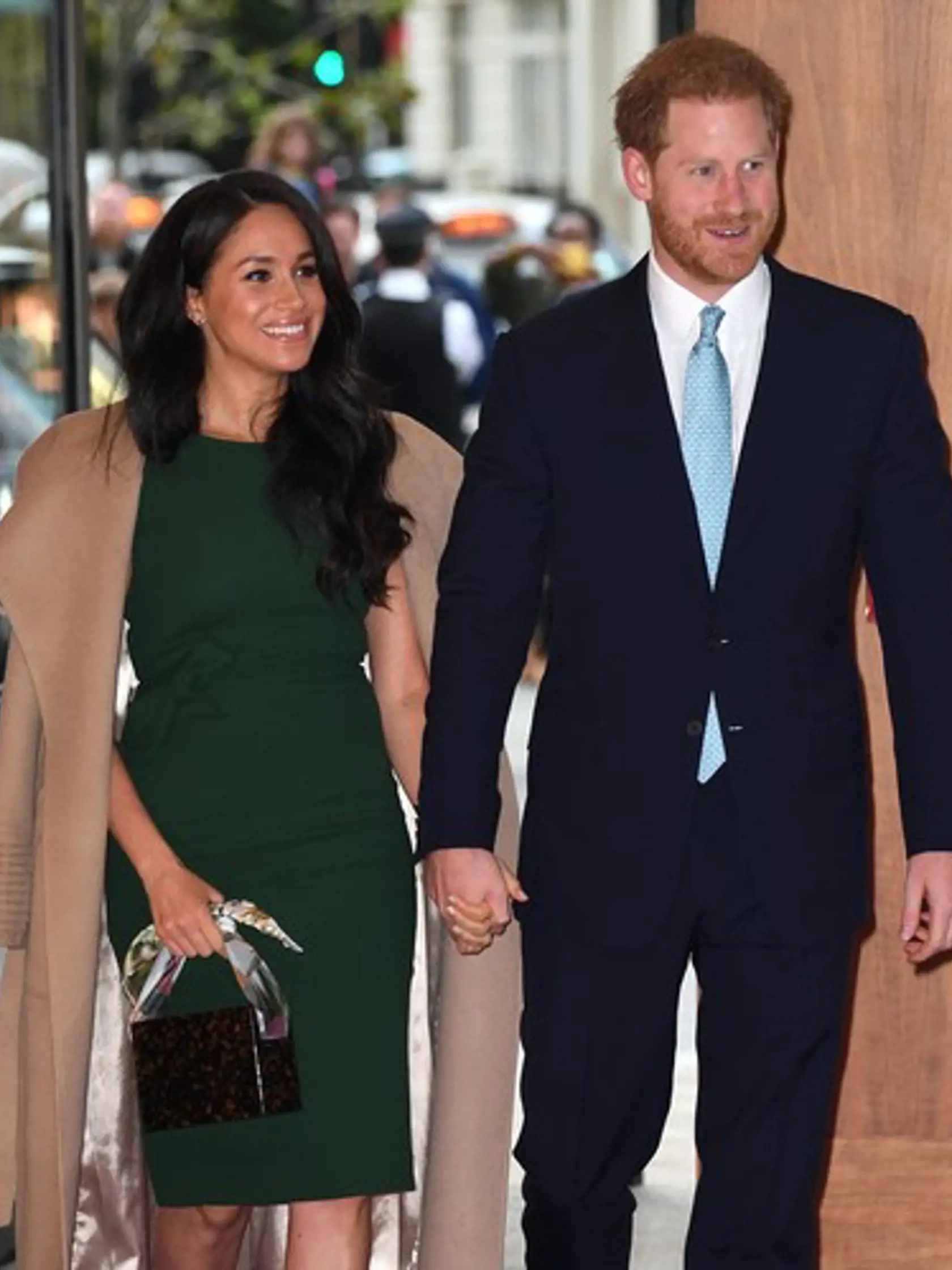 Elegantné zelené šaty s decentným prvkom v oblasti pása si vojvodkyňa Meghan obliekla druhýkrát.