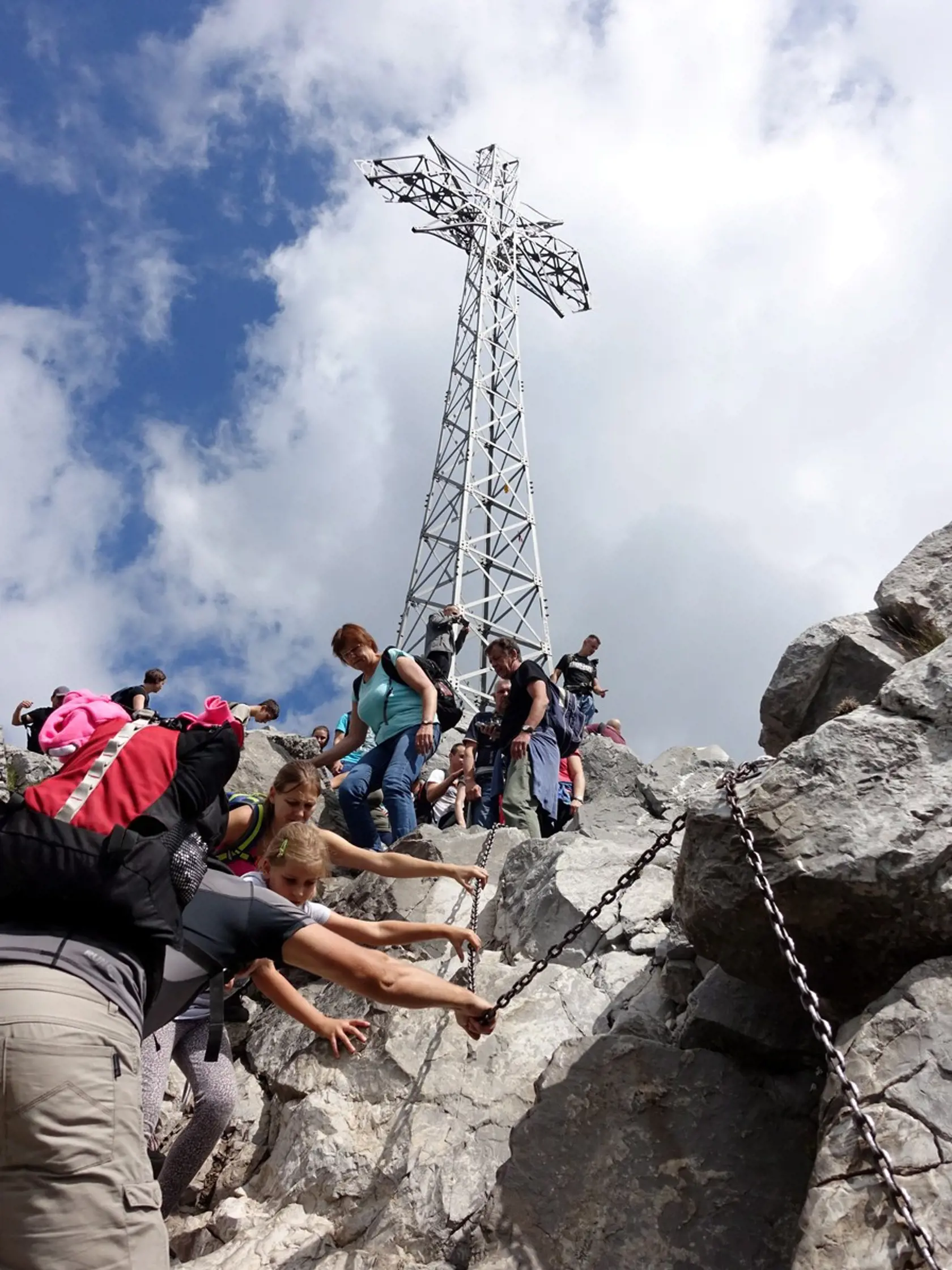 Poľský vrch Giewont, do ktorého pred 2 rokmi udierali smrtiace blesky. Podľa všetkého ich pritiahol masívny železný kríž.