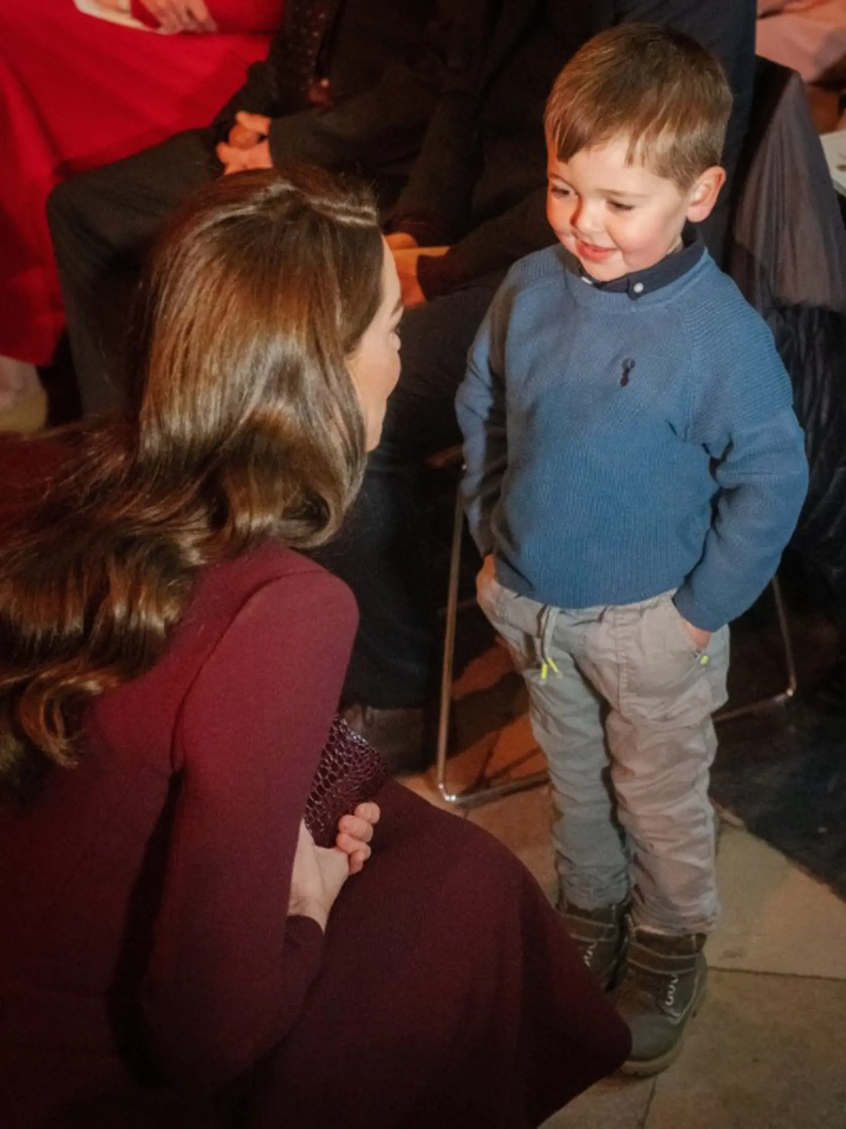Princezná Kate sa v opátstve prihovárala malým deťom.