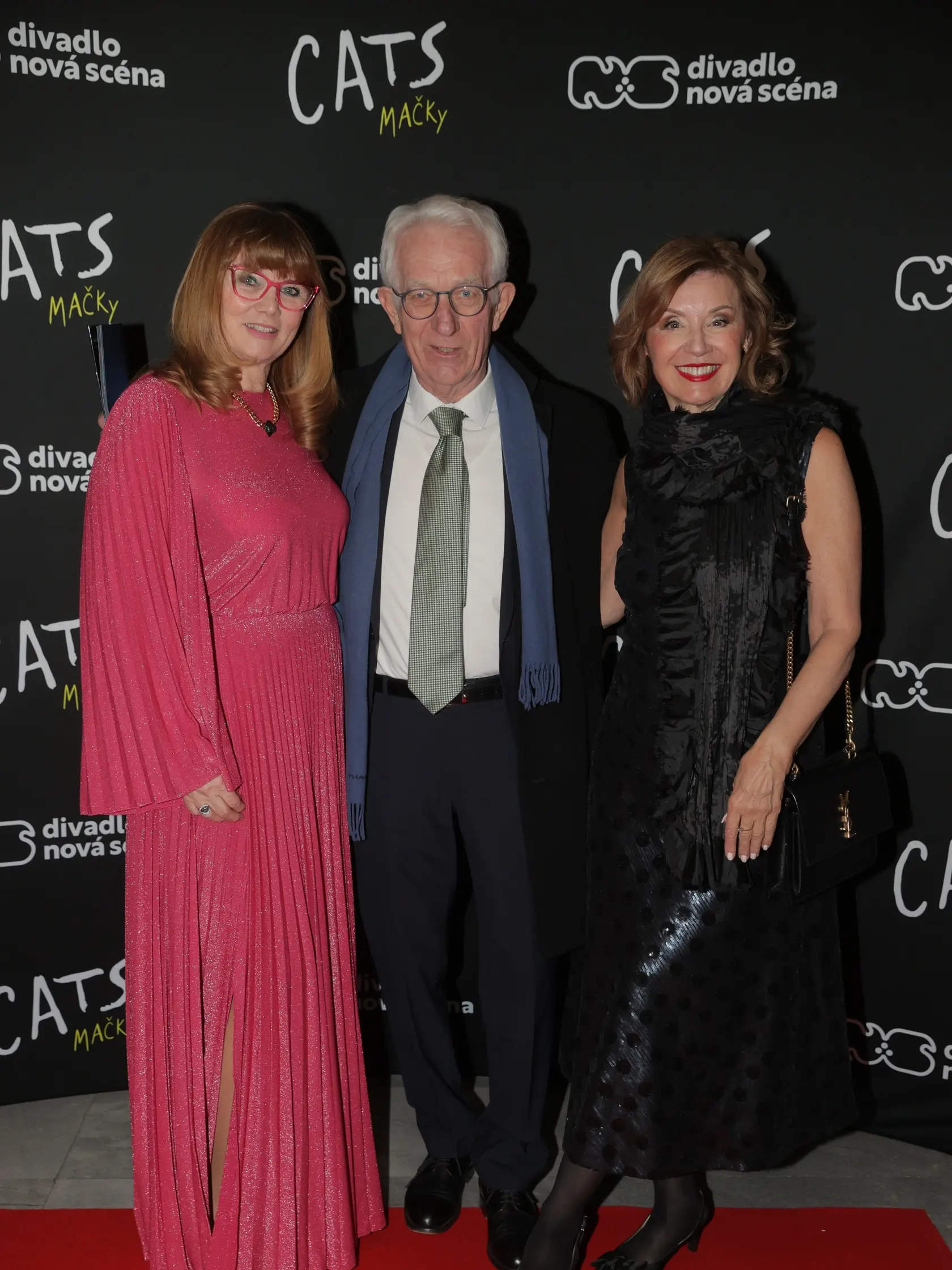 Alena Heribanová s partnerom na premiére muzikálu Cats - Mačky v divadle Nová Scéna.