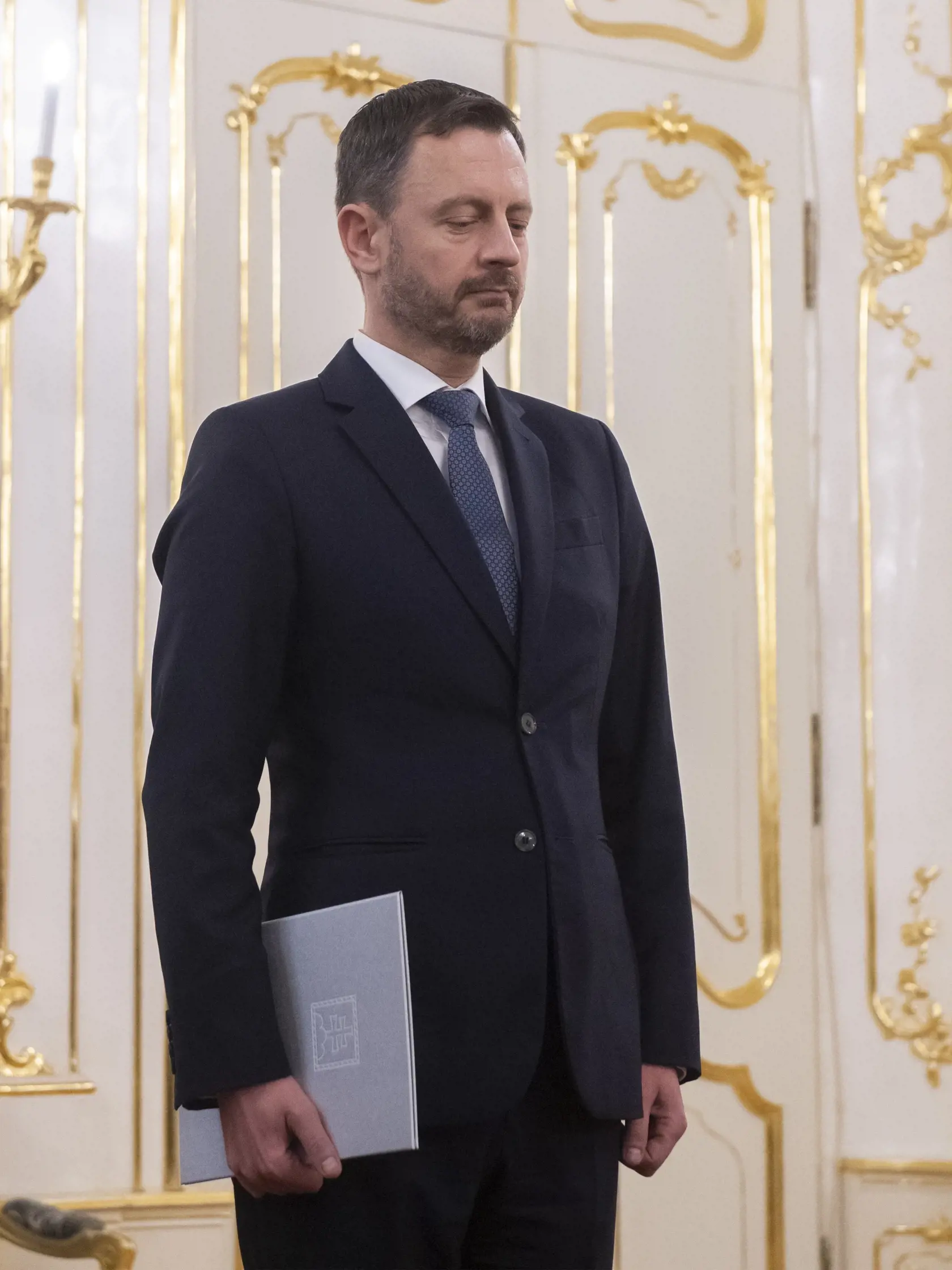 Na snímke prezidentka SR Zuzana Čaputová  odvolala vládu Eduarda Hegera (na snímke) v Bratislave 16. decembra 2022. FOTO TASR - Martin Baumann      