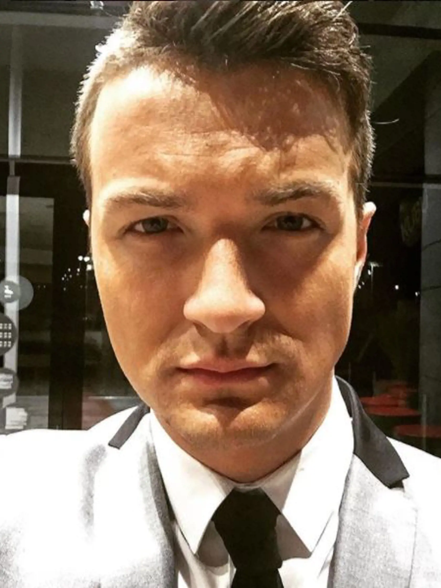 Speváčka sa stretáva s Tomášom Vinczem, Viktorovým bratom.