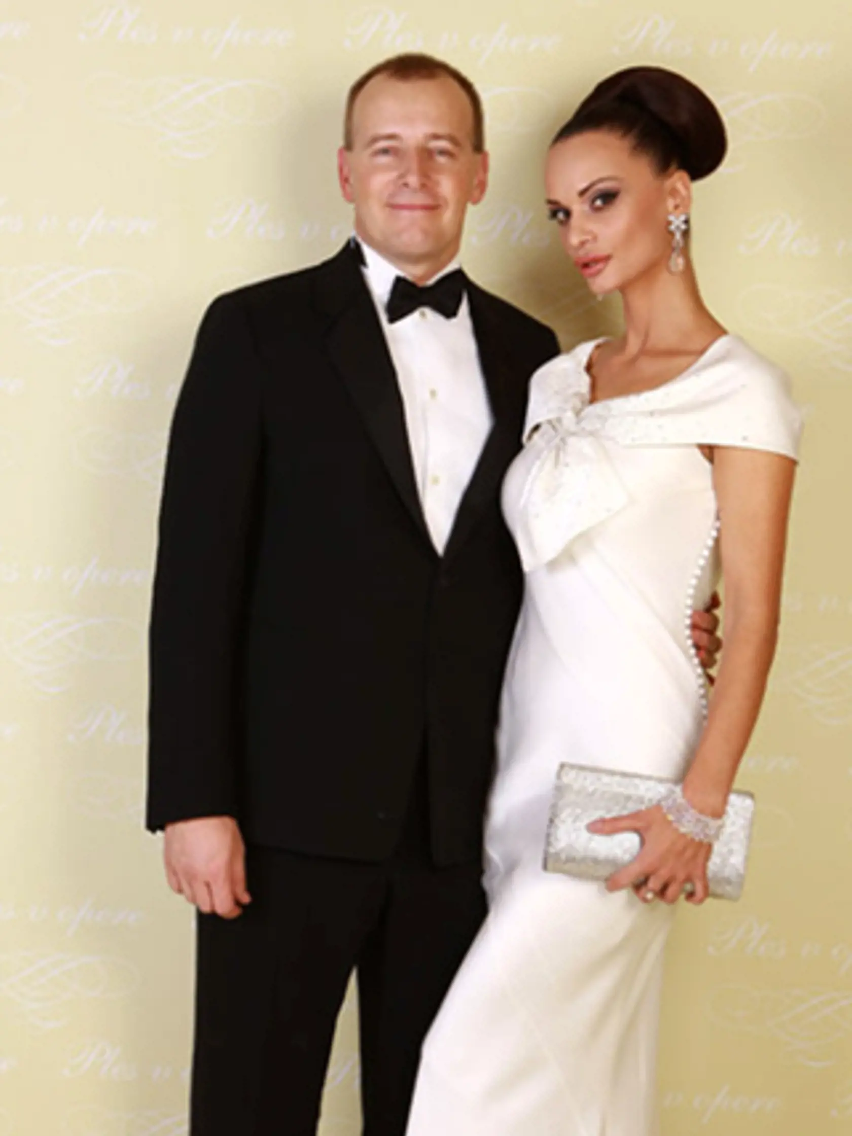 NEBUDE
CHÝBAŤ ani Boris
Kollár s partnerkou,
ktorou je
oficiálne Andrea
Heringhová.