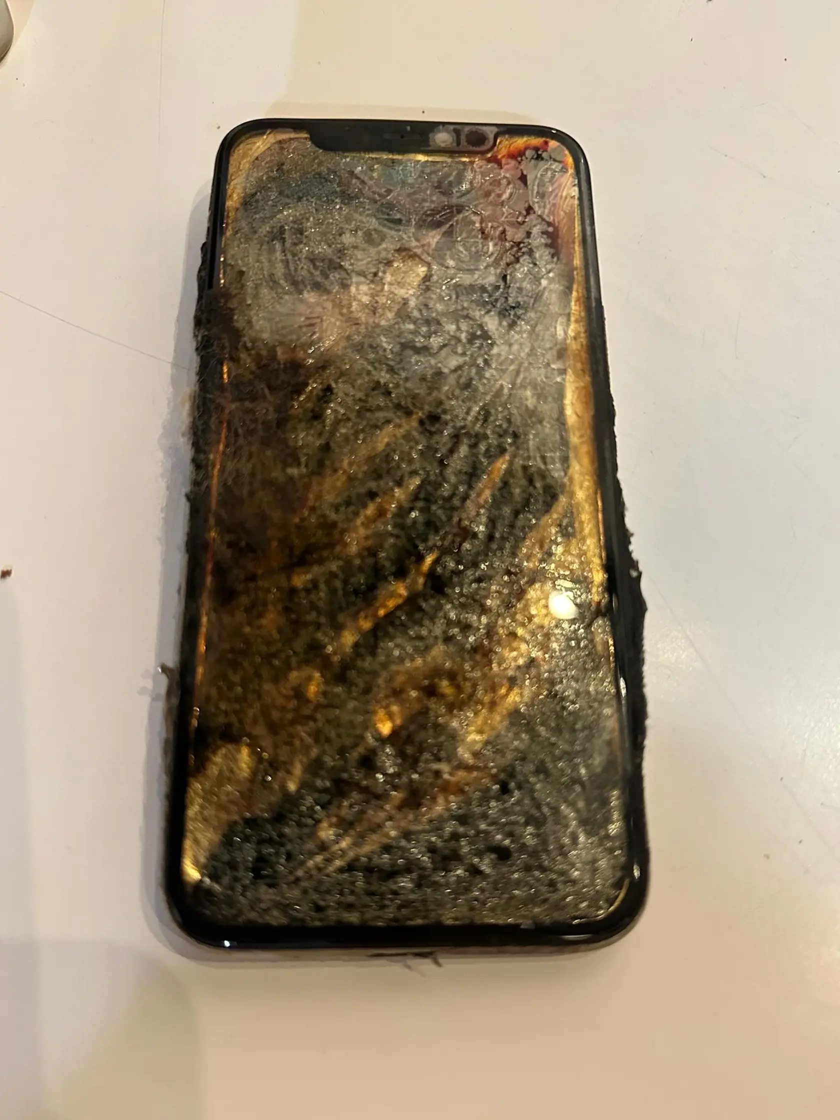 O tom sa presvedčil aj Peter, ktorý nechal svoj Iphone nabíjať celú noc.