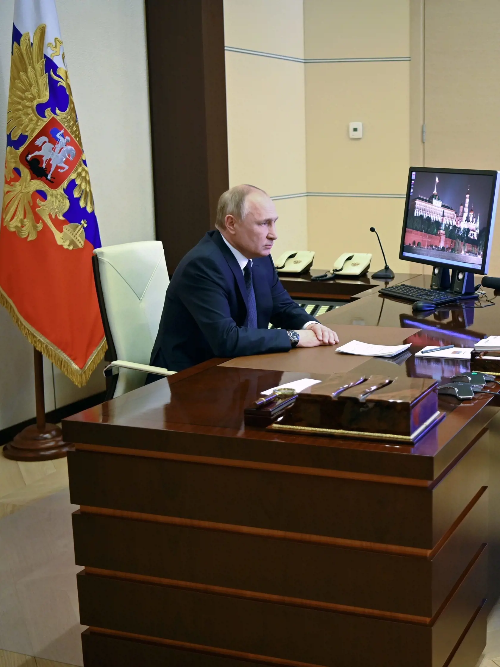 JB 42 Moskva - Ruský prezident Vladimir Putin predsedá zasadnutiu Bezpečnostnej rady prostredníctvom videokonferencie v jeho rezidencii Novo-Ogarjovo pri Moskve 3. marca 2022. FOTO TASR/AP

Russian President Vladimir Putin chairs a Security Council meeting via videoconference at the Novo-Ogaryovo residence outside Moscow, Russia, Thursday, March 3, 2022. (Andrei Gorshkov, Sputnik, Kremlin Pool Photo via AP)