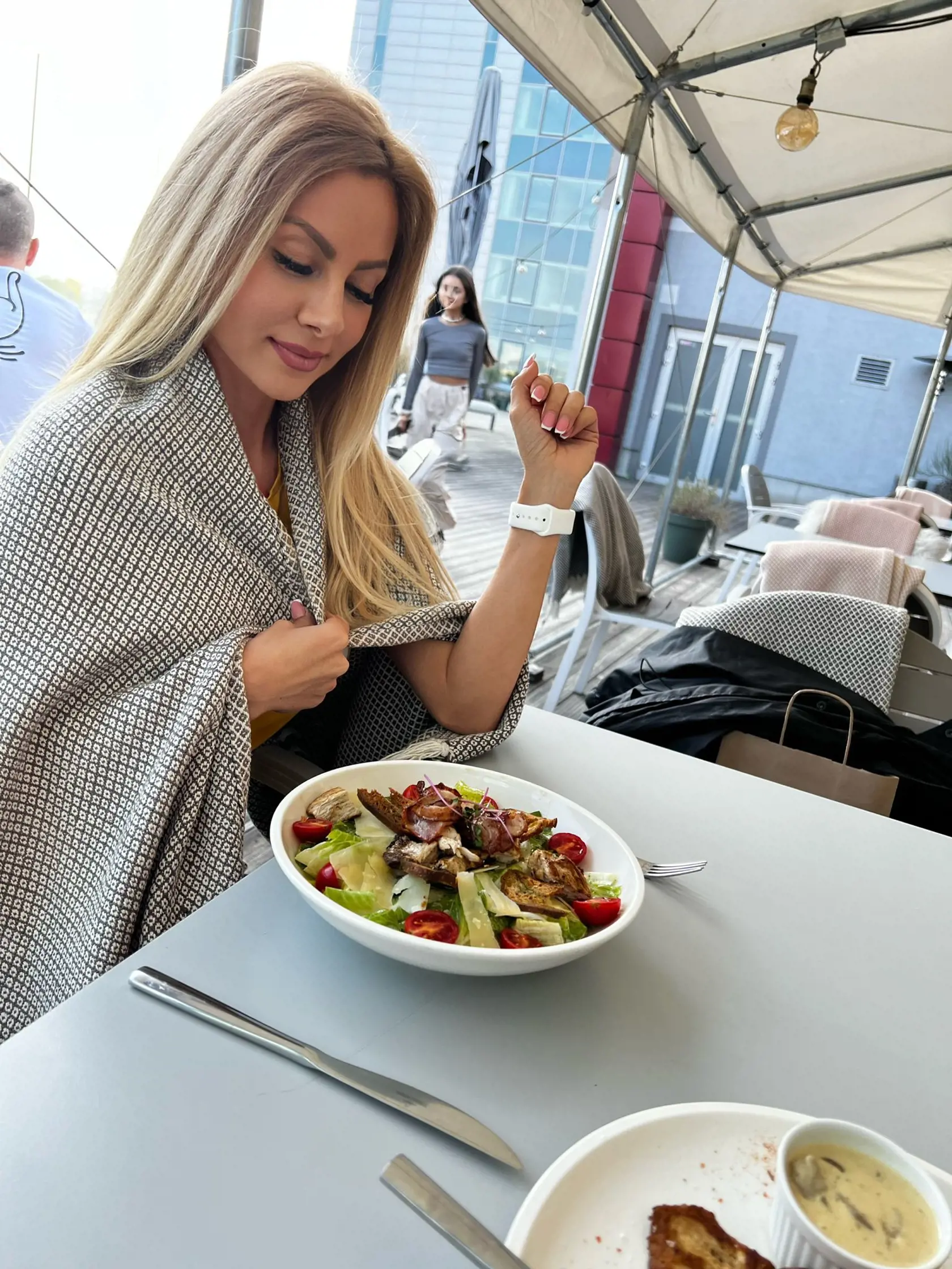 Monika Křivová je snúbenicou Mikuláša Černáka a zároveň aj jeho právnou zástupkyňou. Kráska totiž vyštudovala právo.