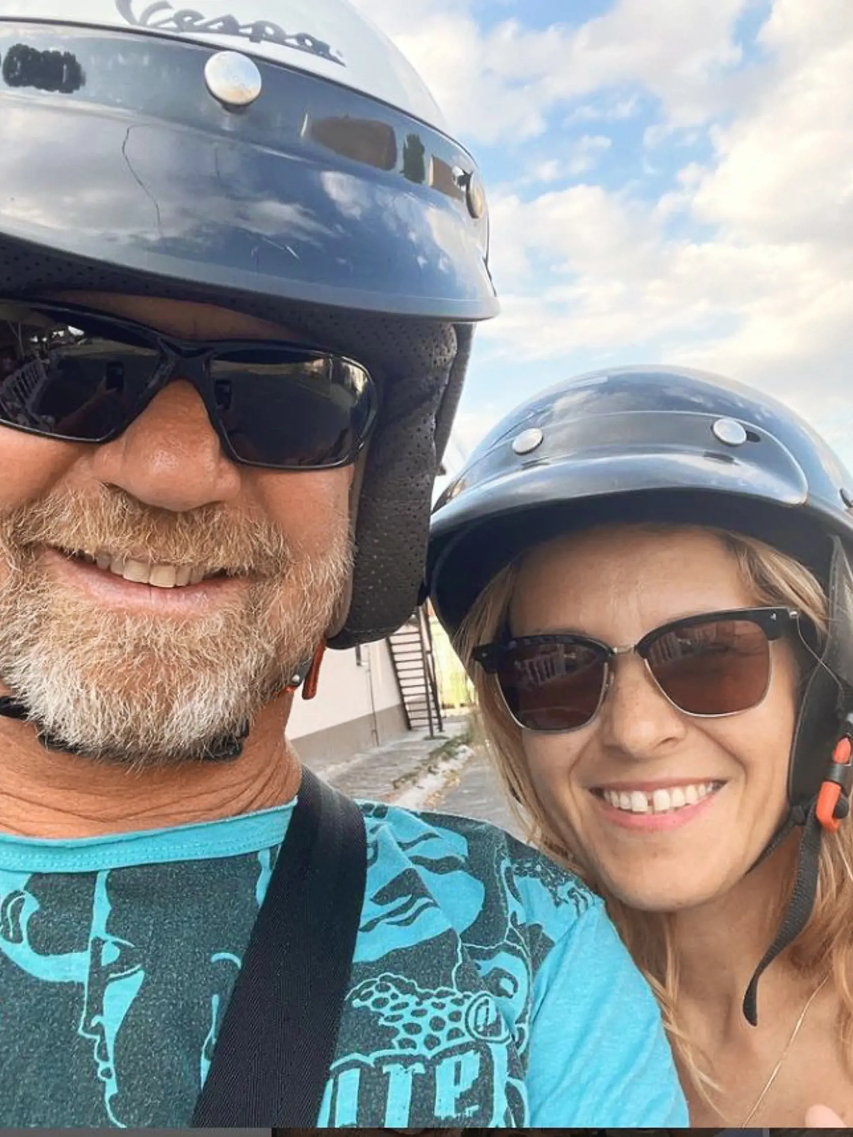 Motorkári. Kramár sa pochválil fotkou zo súkromia. Konečne ukázal aj svoju priateľku Inu, ktorá je od neho mladšia o 26 rokov. Spoločne sa vybrali zajazdiť si na motorke.