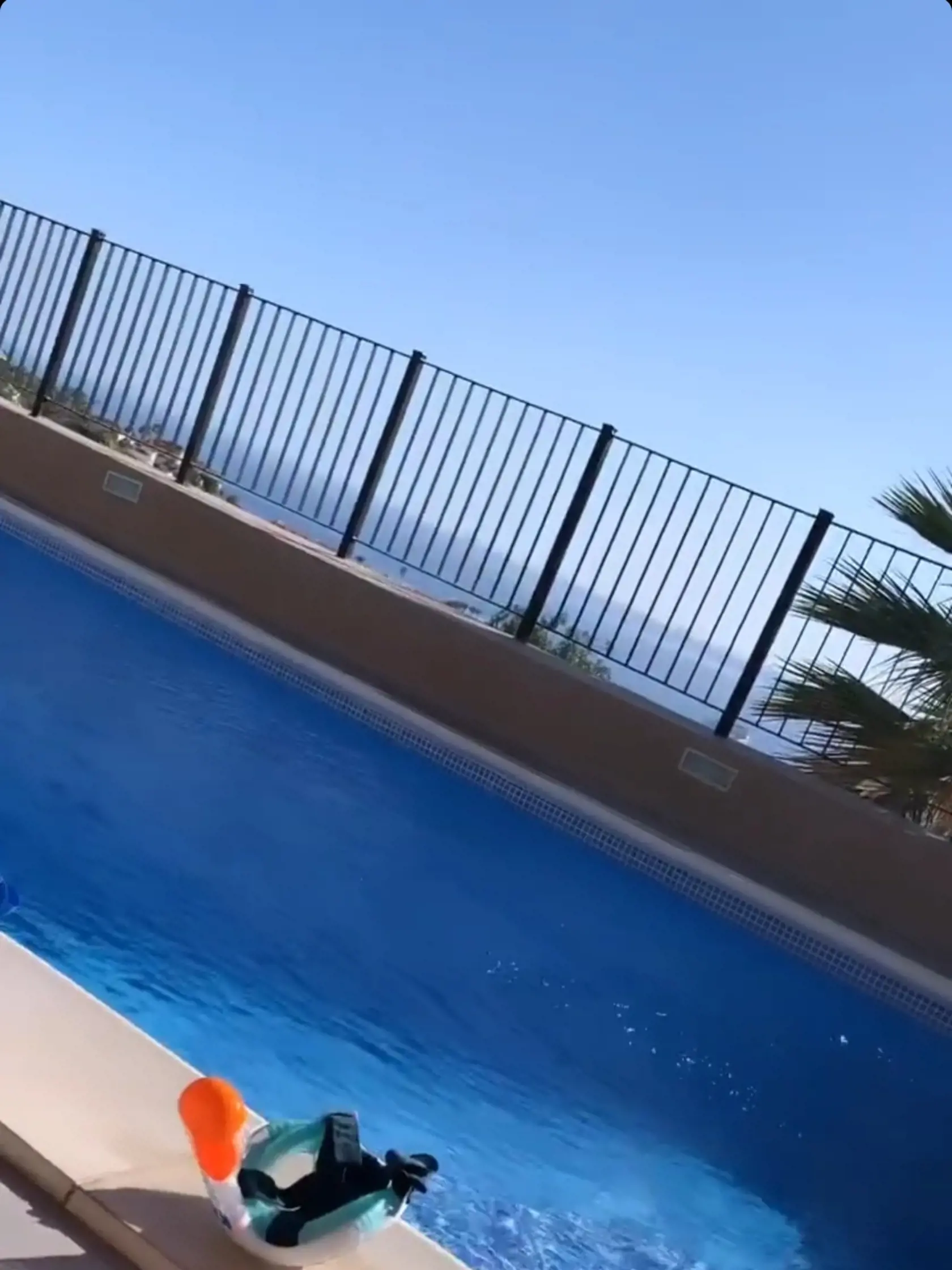 Zuzana ukázala aj bazén.