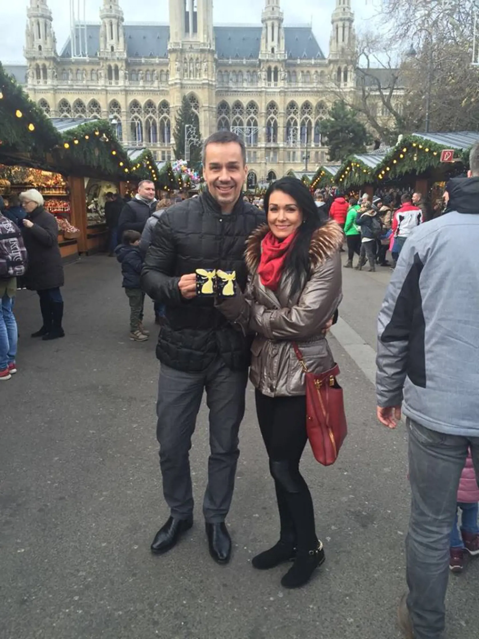 Erik Tomáš si manželkou kúpili rovnaké šálky