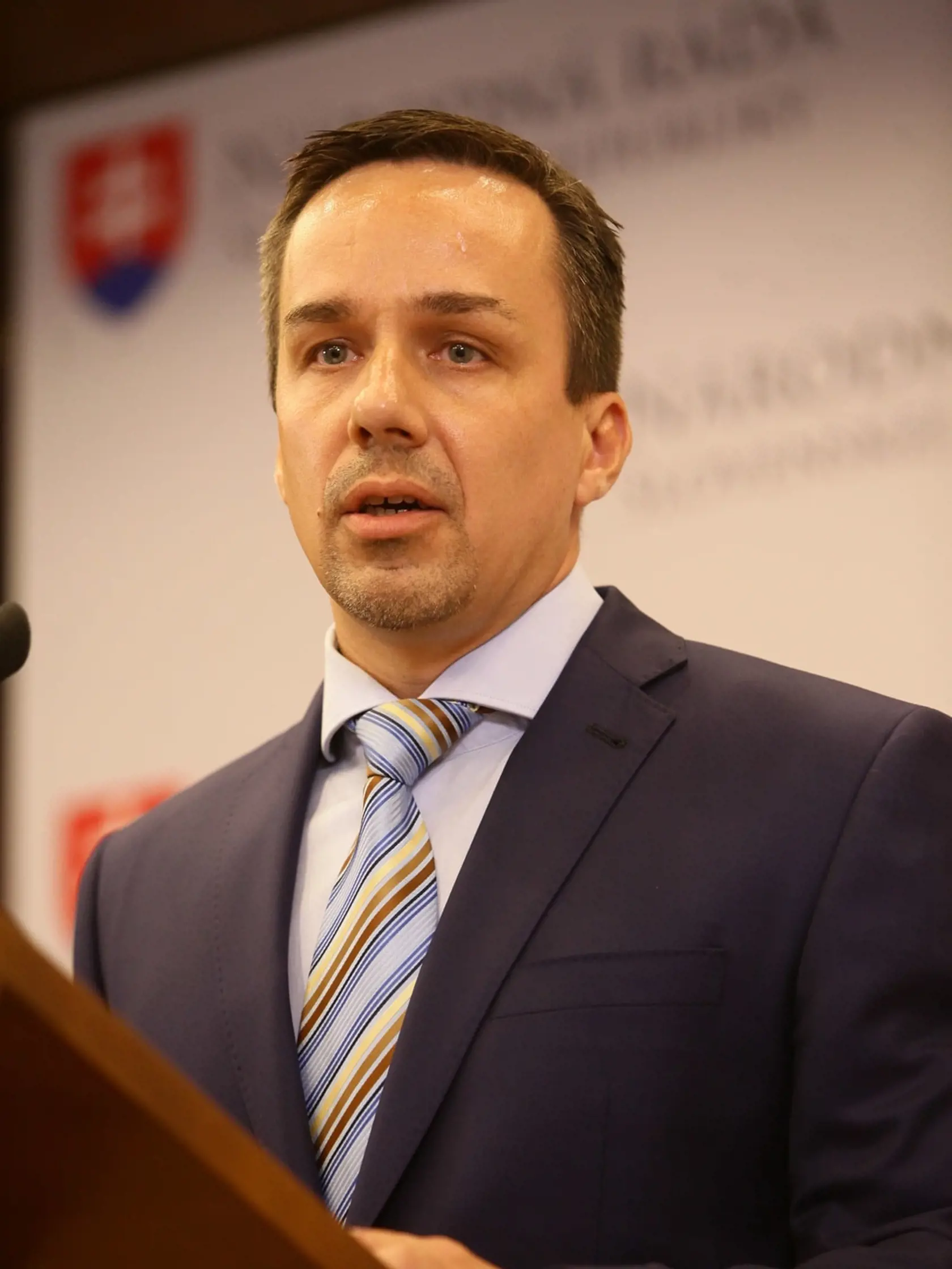 Erik Tomáš sa za svoje vystupovanie ospravedlnil.