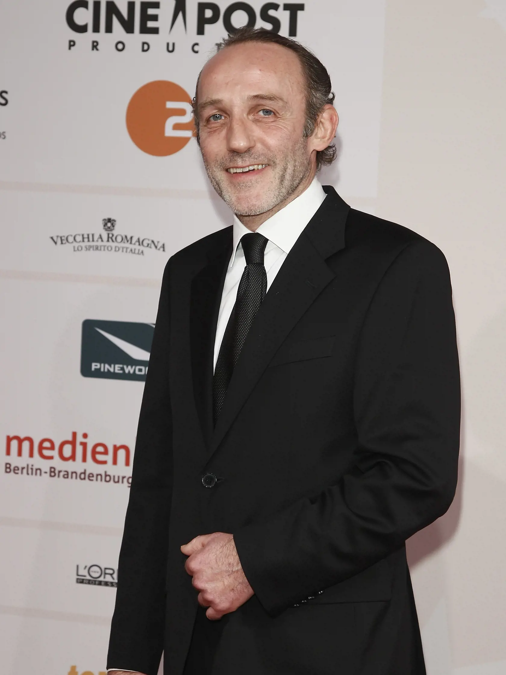 Karl Markovics (54) - Podobne ako Gedeon Burkhard, aj Markovics si zahral vo filme Lída Baarová. Stvárnil ministra propagandy za čias nacizmu Josepha Goebbelsa. Karl je podobne ako jeho kolegovia úspešným hercom. So svojou rodinou žije vo Viedni.