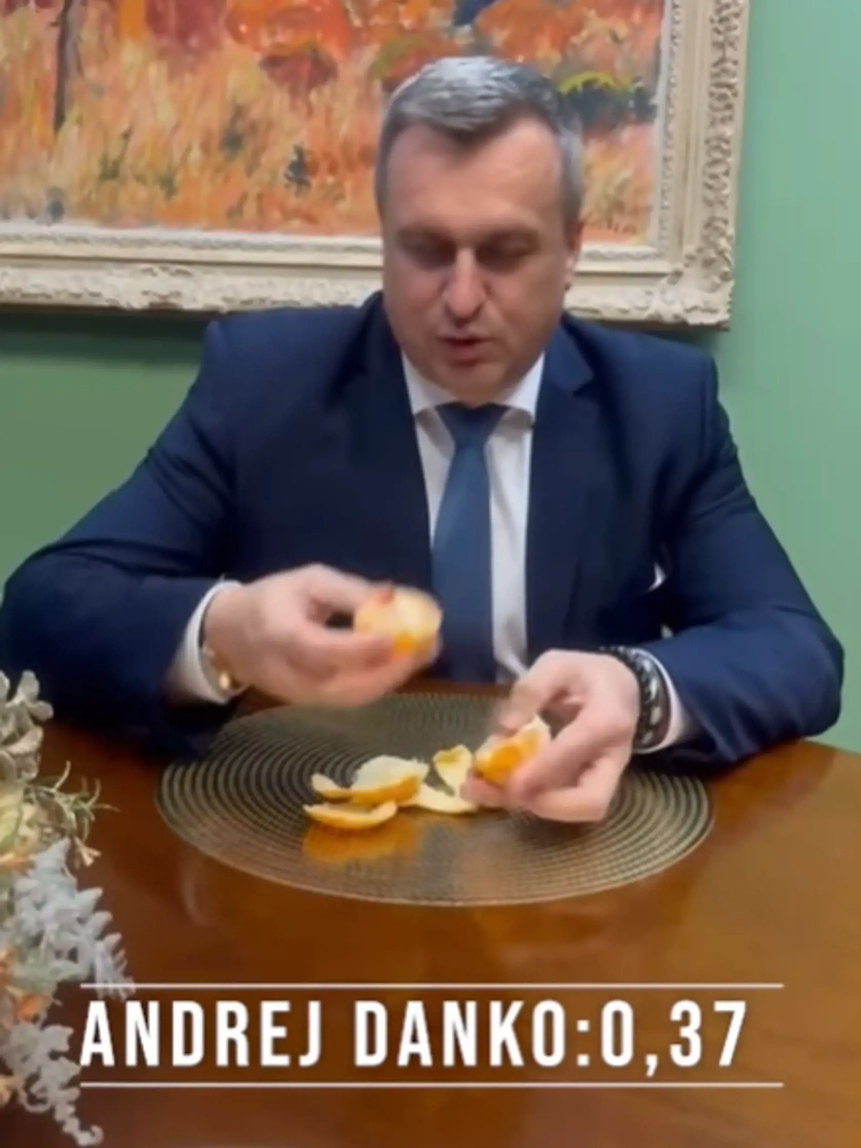 Mandarínkový súboj v SNS.
