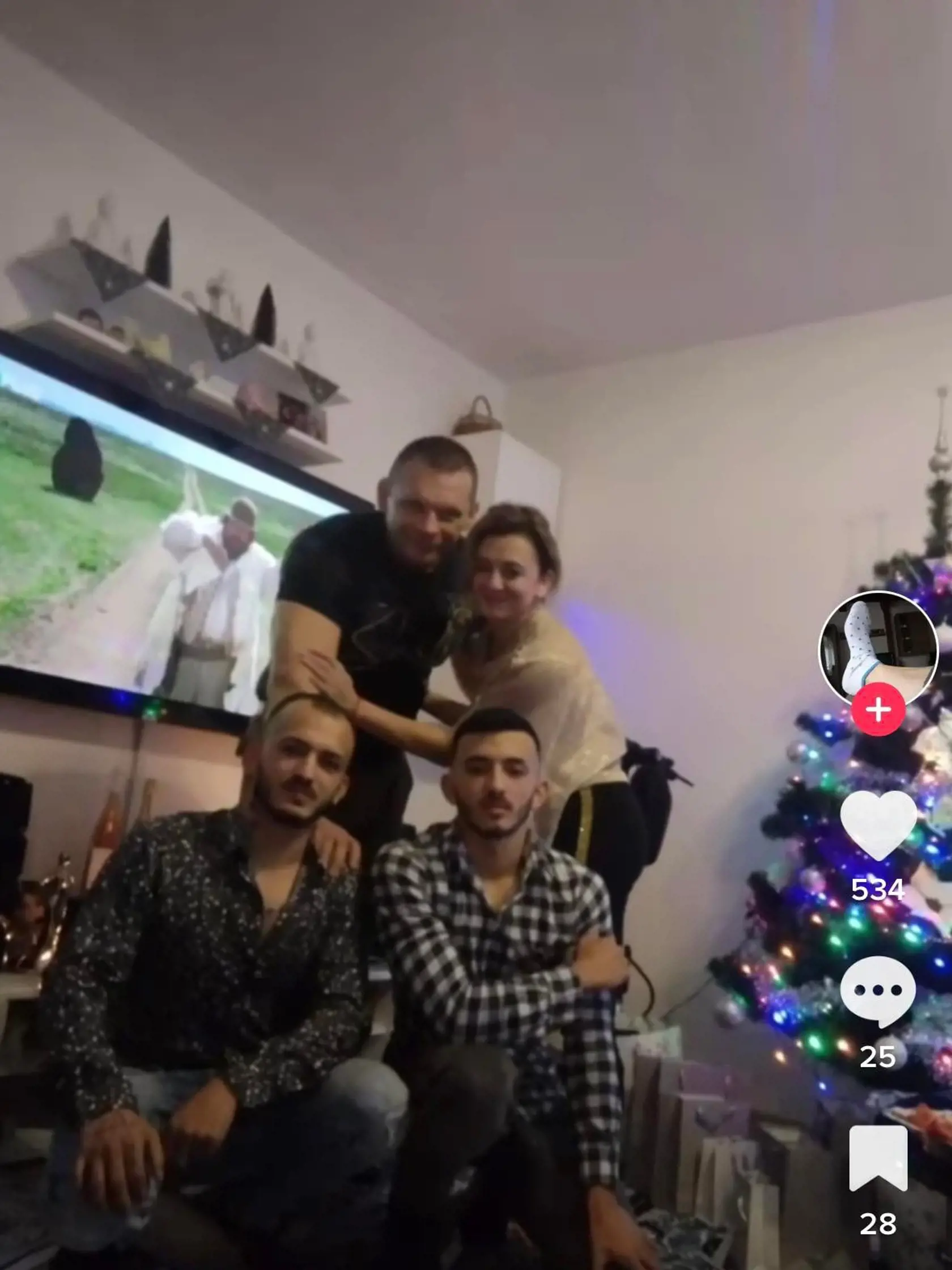 Poriadne však vyrástli ich synovia. Dnes sú z nich už dospelí muži.