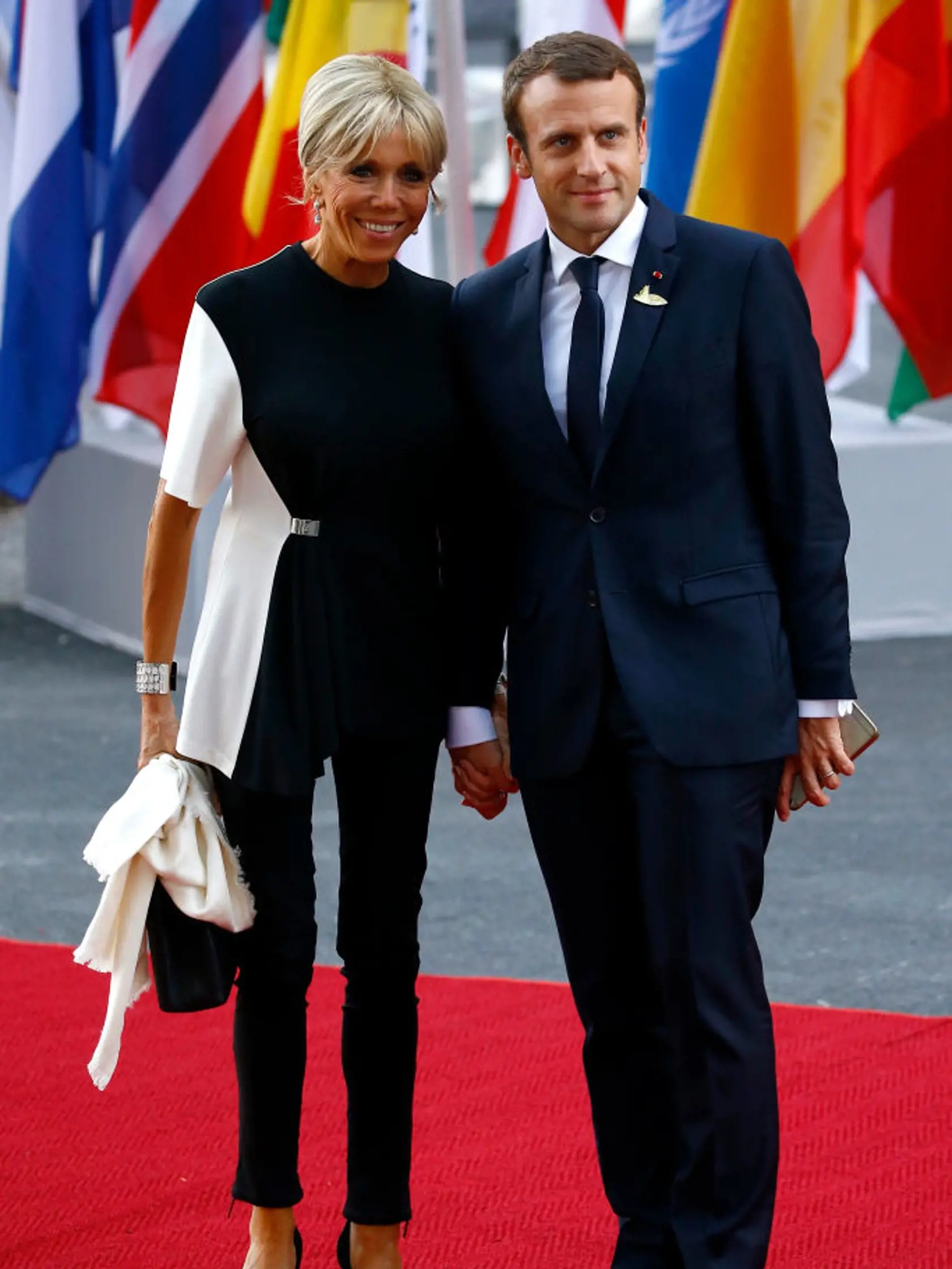 Brigitte Macron je od svojho manžela Emmanuela staršia o 25 rokov. 
