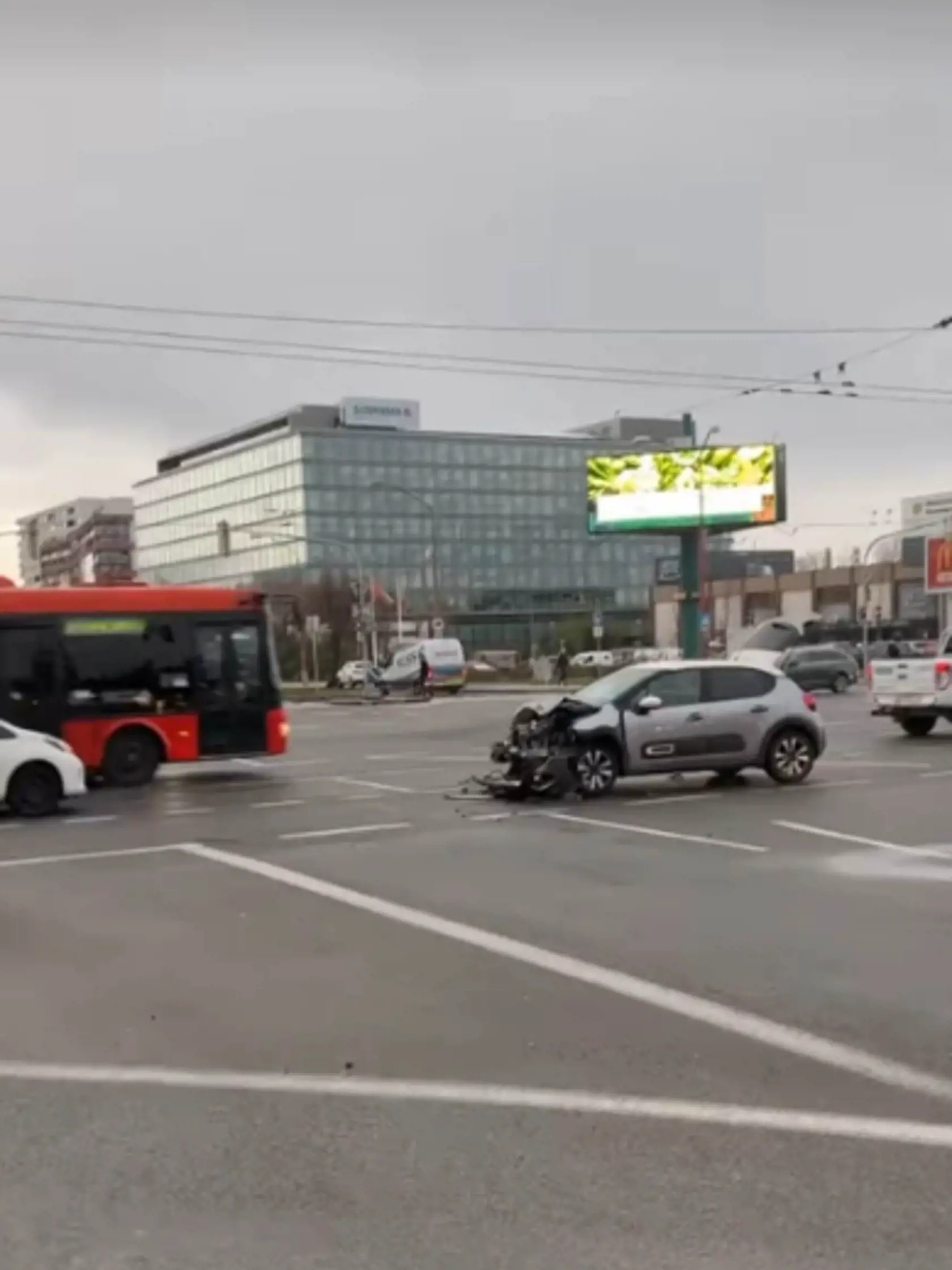 Bývalý farmár Baron mal nehodu. Druhé auto, ktoré sa s ním zrazilo, ostalo omnoho viac zdemolované.