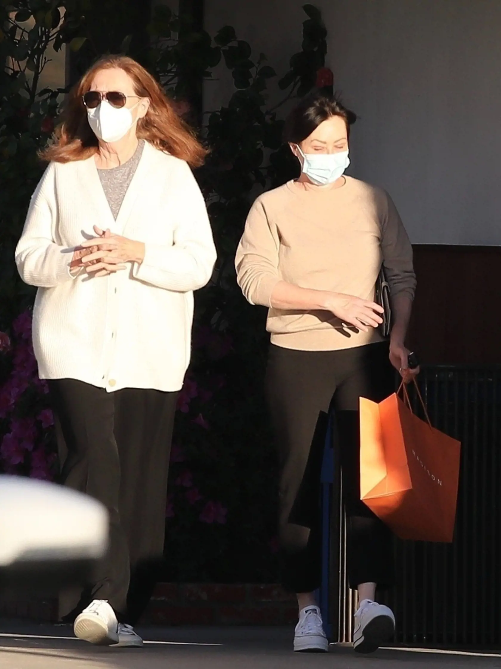 Na nákupy po boku svoje maminky vyrazila v Malibu herečka Shannen Doherty, ktorá bojuje s rakovinou prsníka v poslednom štádiu.