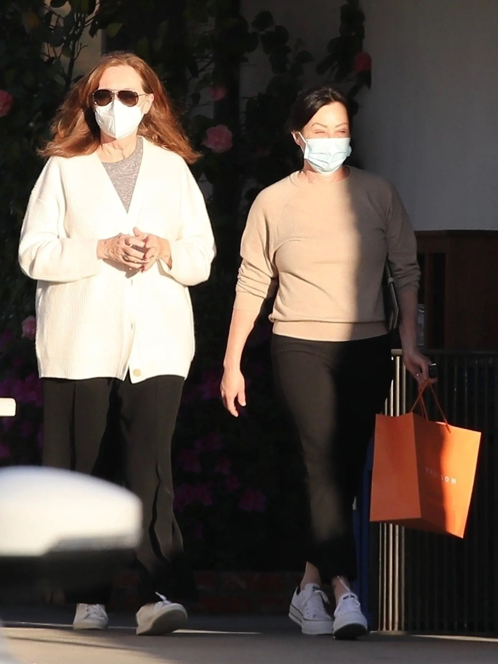 Na nákupy po boku svoje maminky vyrazila v Malibu herečka Shannen Doherty, ktorá bojuje s rakovinou prsníka v poslednom štádiu.