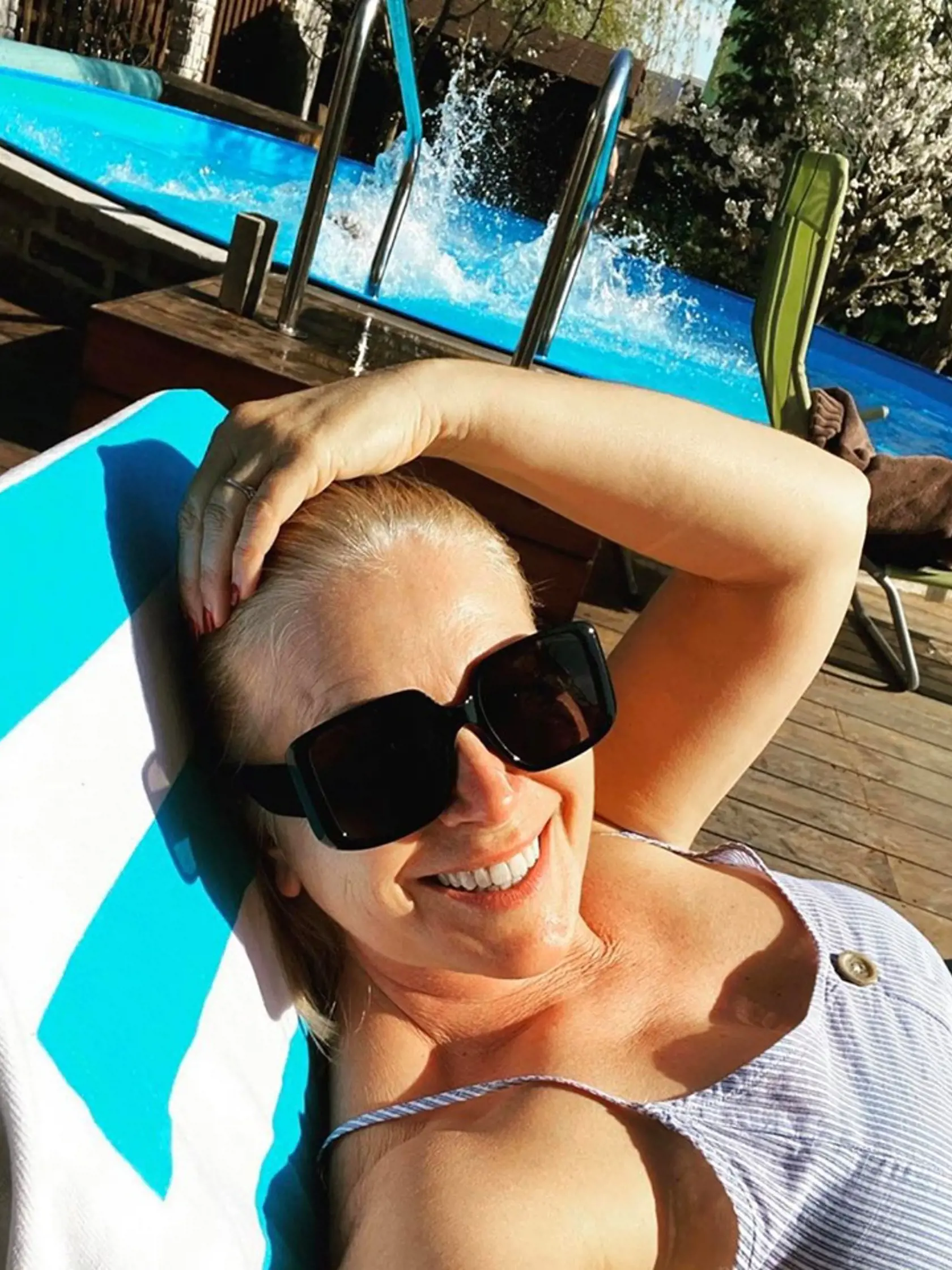 Zuzana Vačková a jej štýlový bazén. Postavičkou v plavkách sa pravidelne veľmi rada pochváli.
