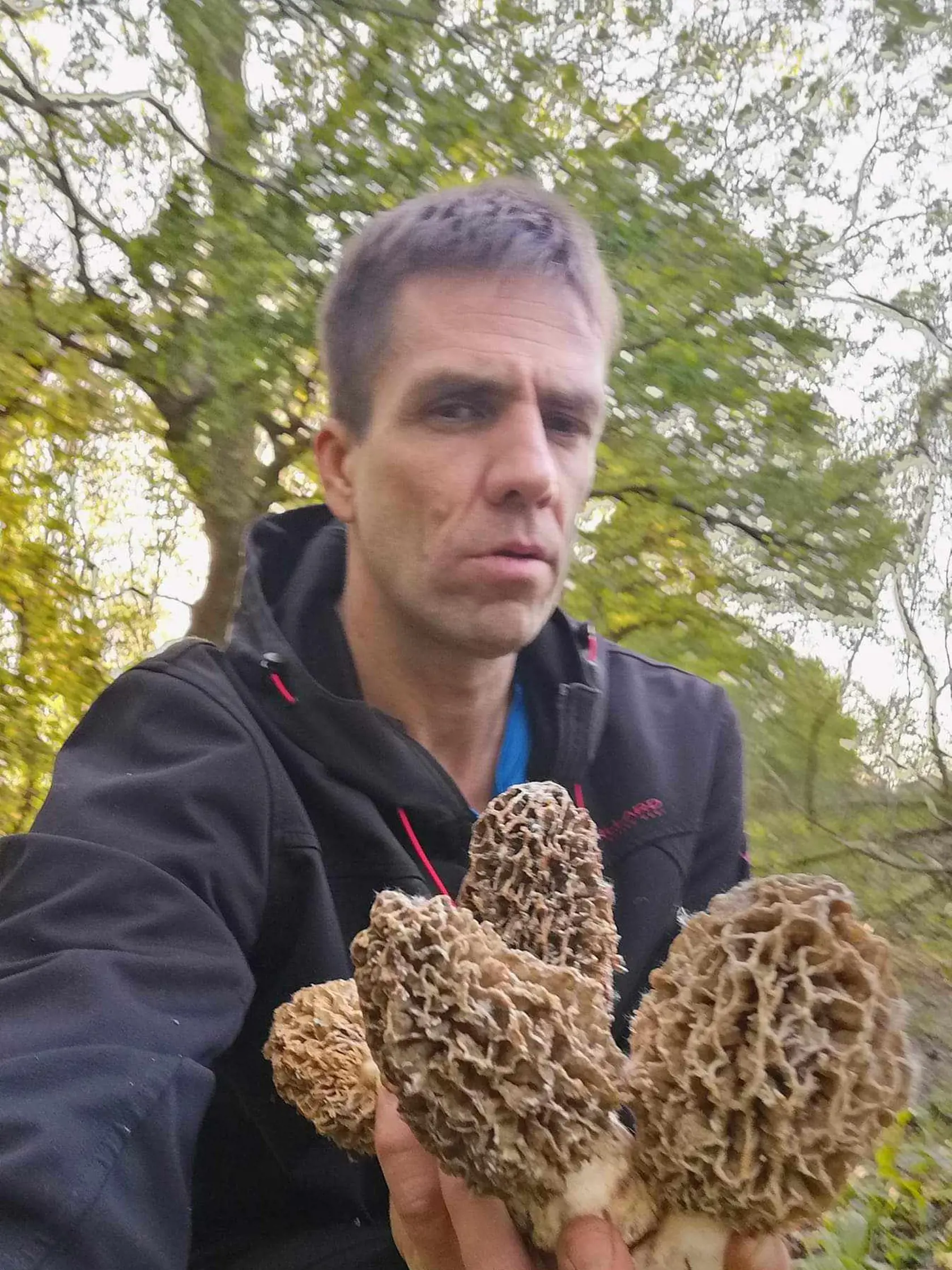 Hubár Maťo Madarás zbiera huby už 30 rokov.