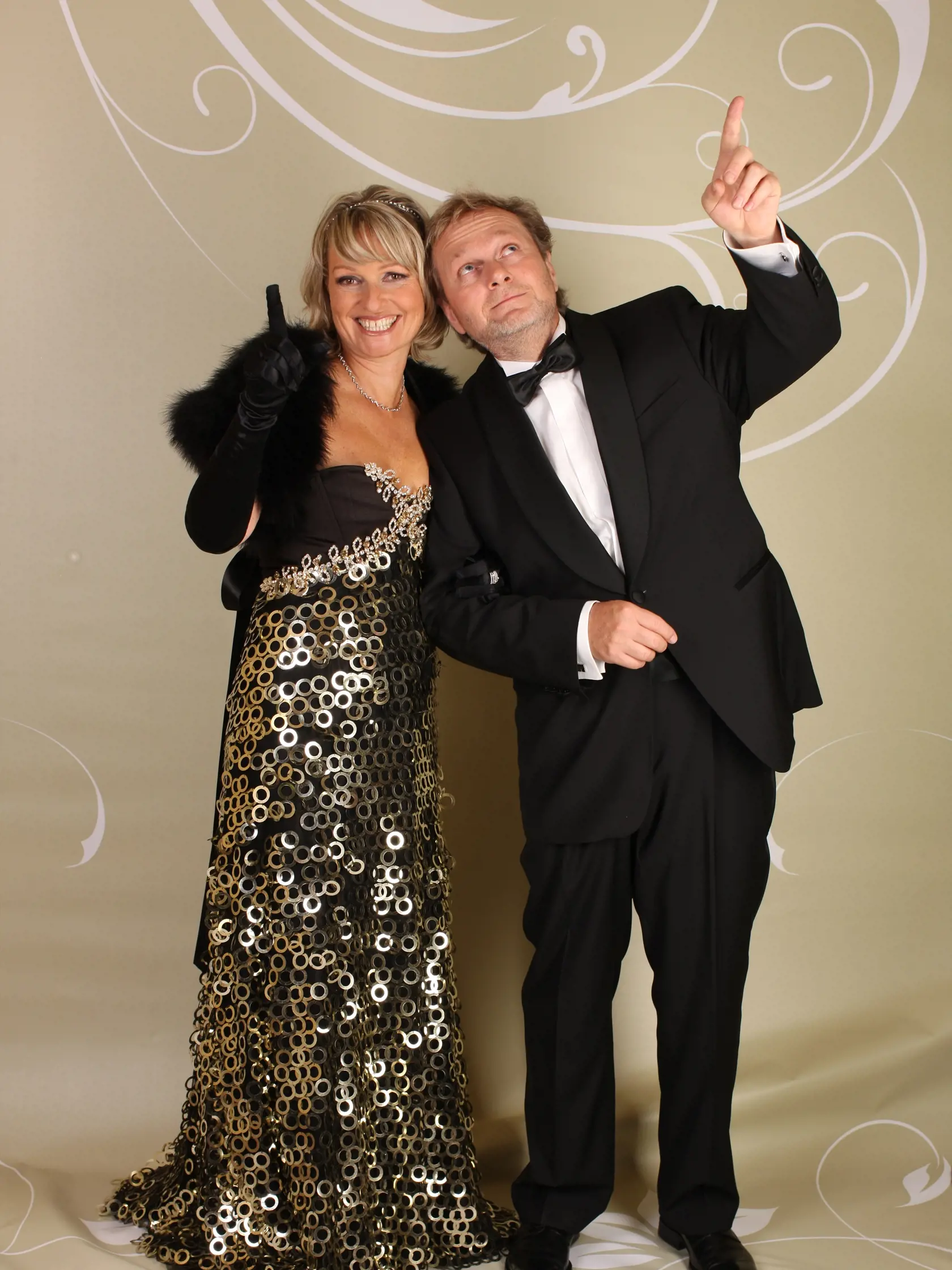 Ples v Opere 2009 - Bubánová Simona, Kuric Janko - tieto šaty teda nesedeli.