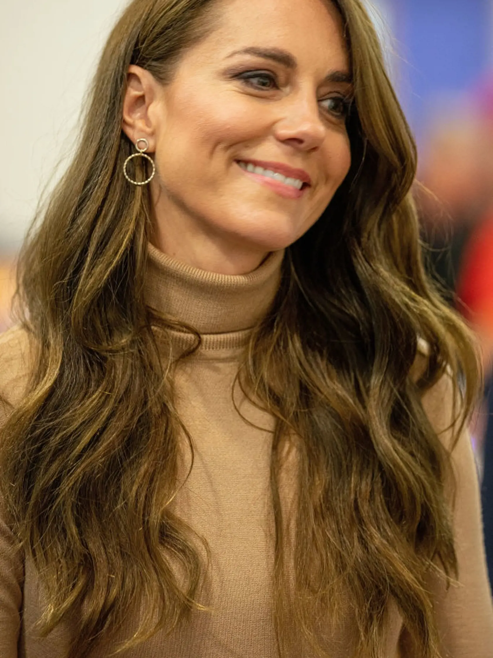 Princezná Kate oslnila v elegantnom outfite v prírodných tónoch.