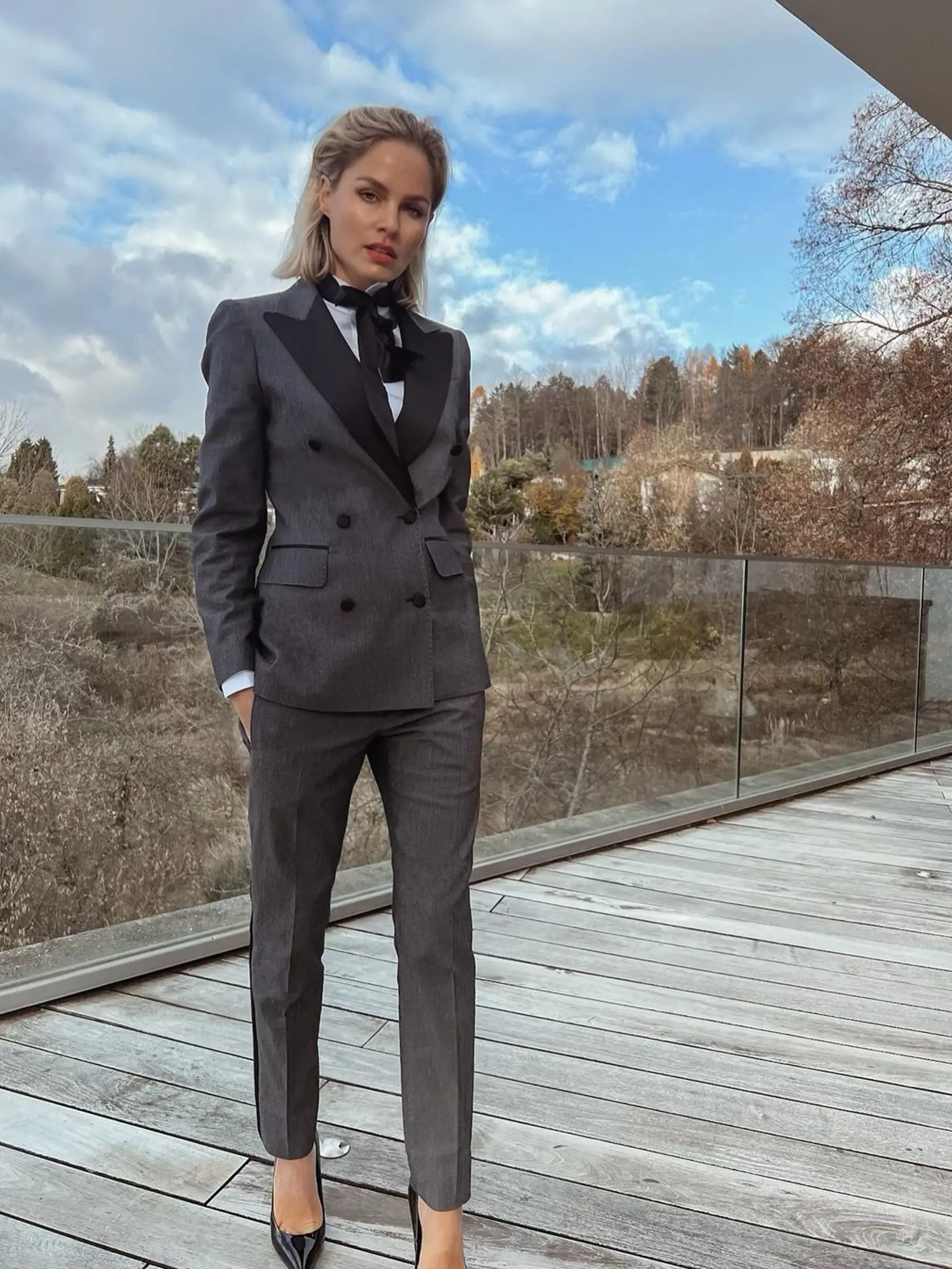 Ivana Gáborík v obleku