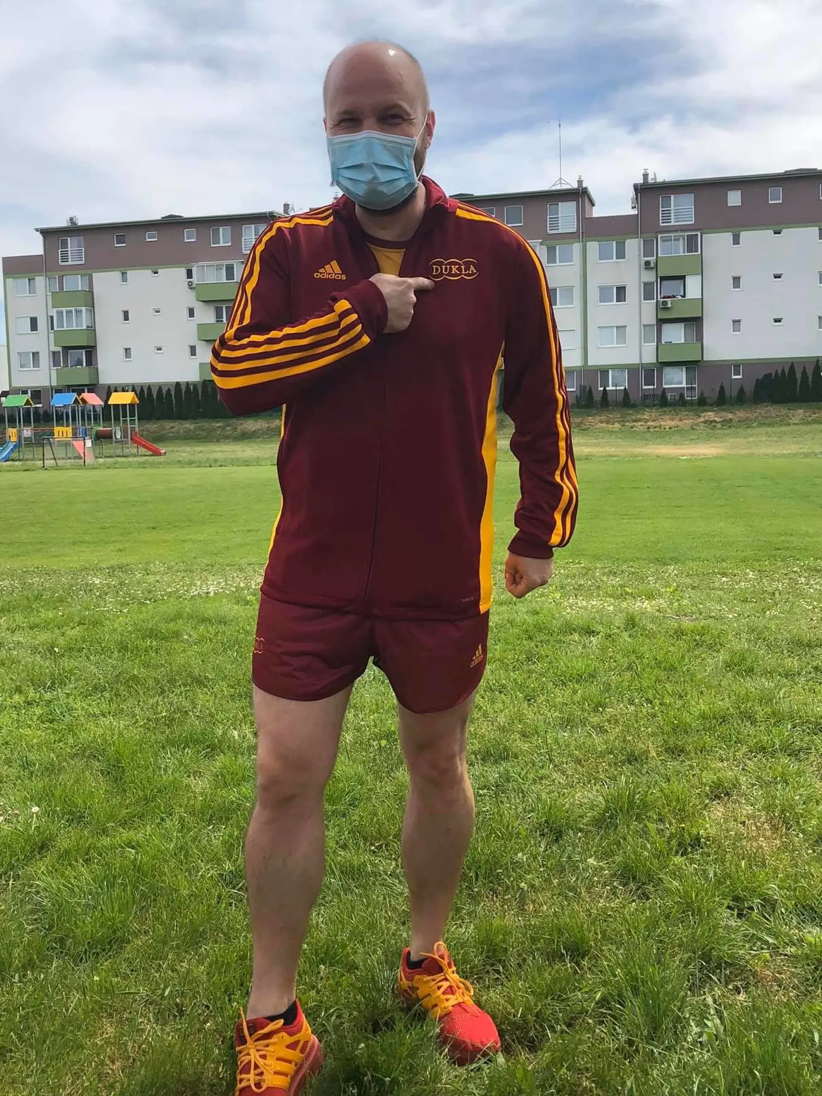 Minister obrany Jaroslav Naď pravidelne hravá futbal, pomáha mu to aj pri chudnutí.
