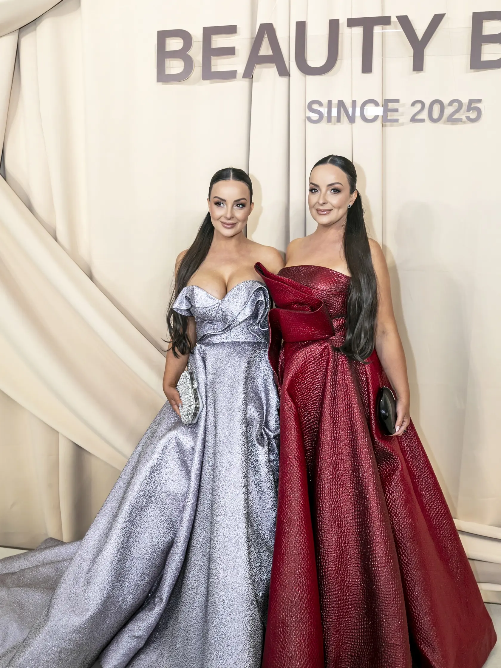 Na snímke Veronika a Daniela Nízlové na Beauty Ball, ktorý sa konal na Bratislavskom hrade. Slávnostný večer pri príležtosti 20. výročia značky IEM. 