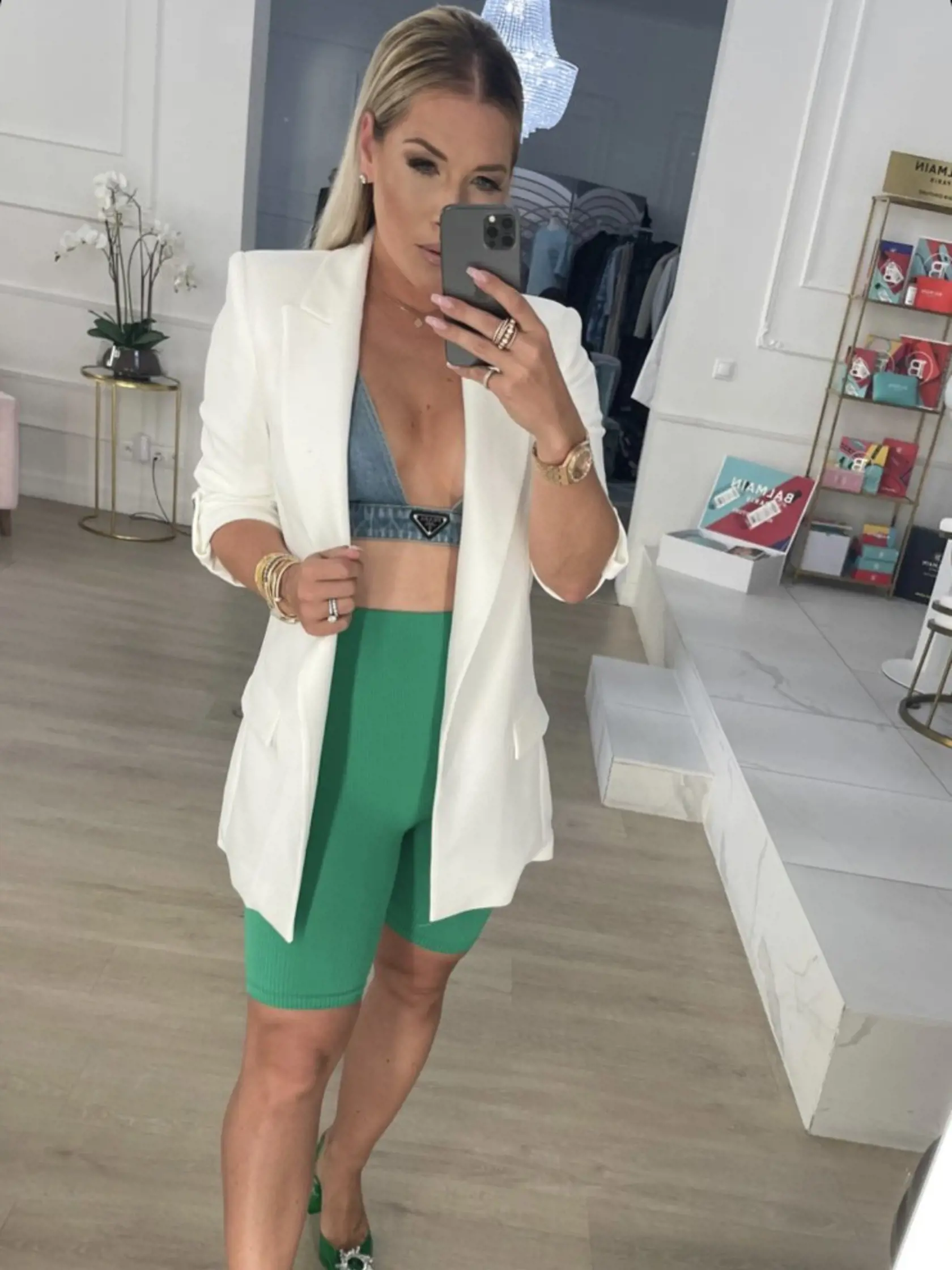 Treba prizvukovať, že hodiny príprav stáli skutočne za to. Cibulkovej outfit sa jej náramne hodil a pôsobila veľmi sexi.