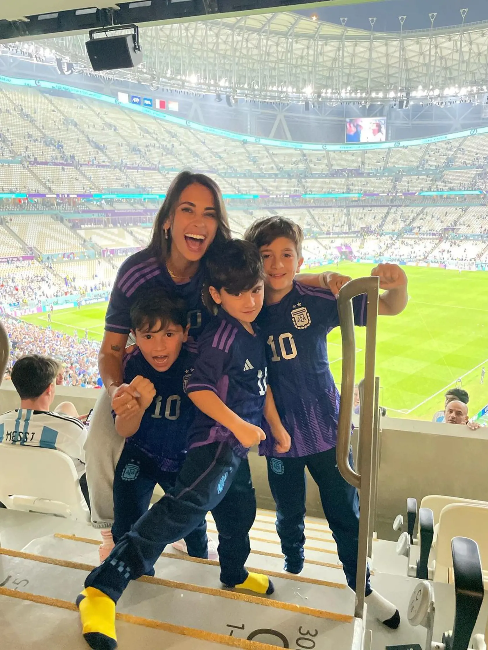 Antonella so synmi v Katare.