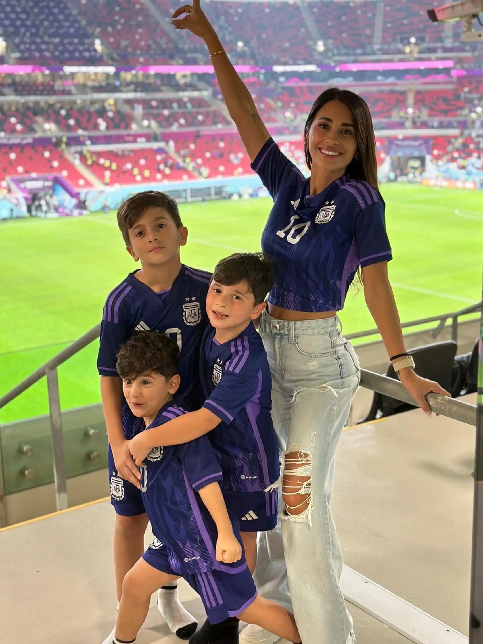 Messiho manželka Antonela Roccuzzo so synmi