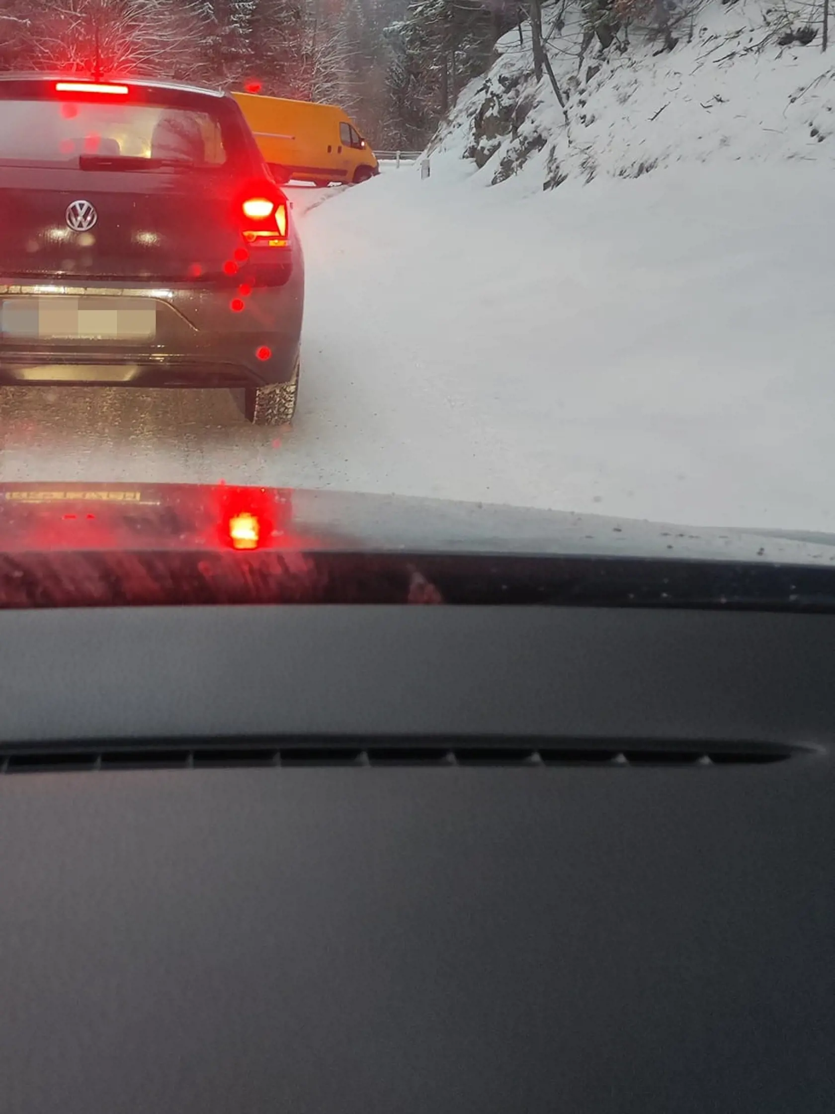 Aktuálne foto z horských priechodov: Donovaly o 8. hodine ráno.