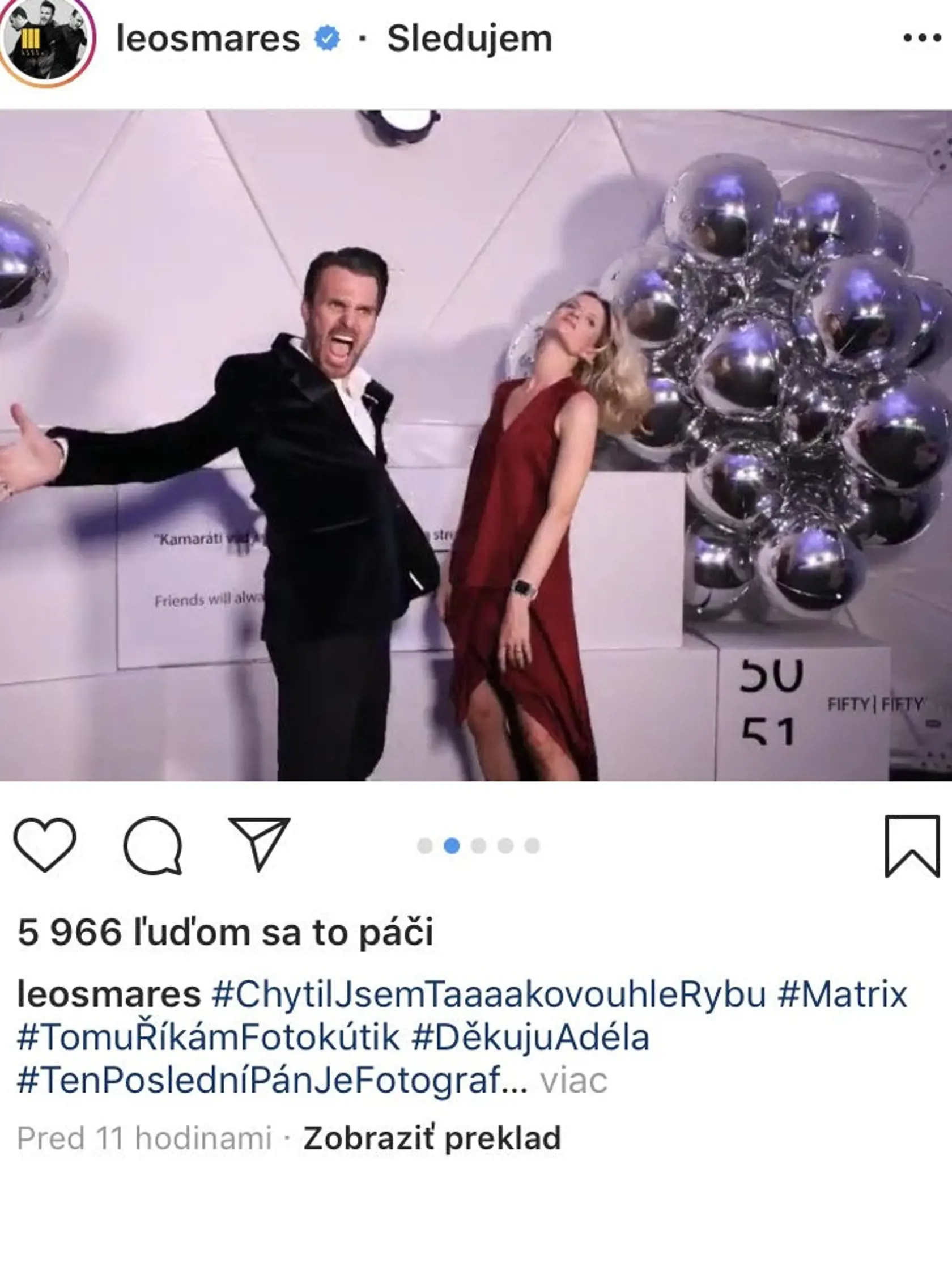 Moderátor Leoš Mareš s Adelou Vinczeovou.